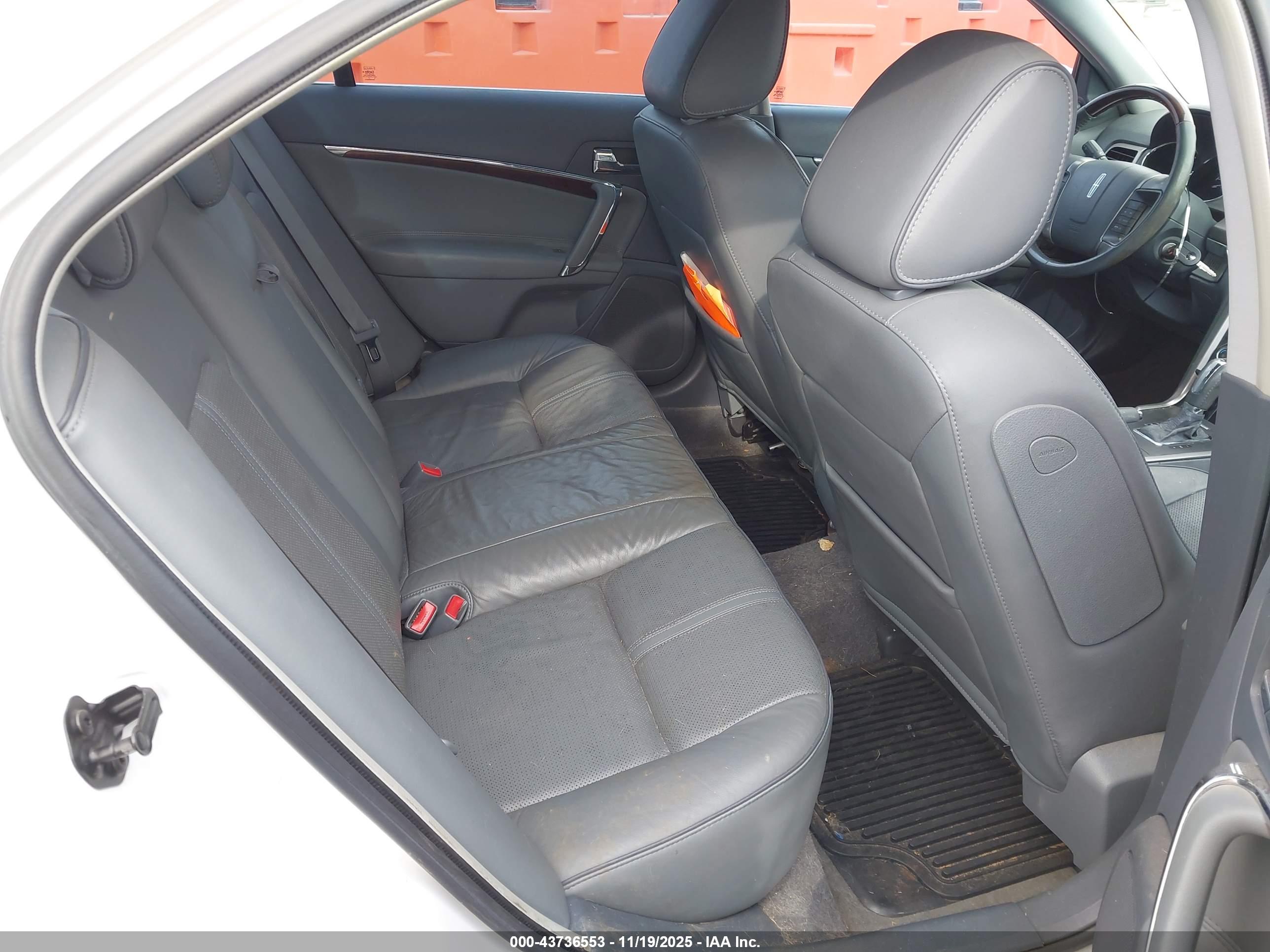 LINCOLN MKZ image 8