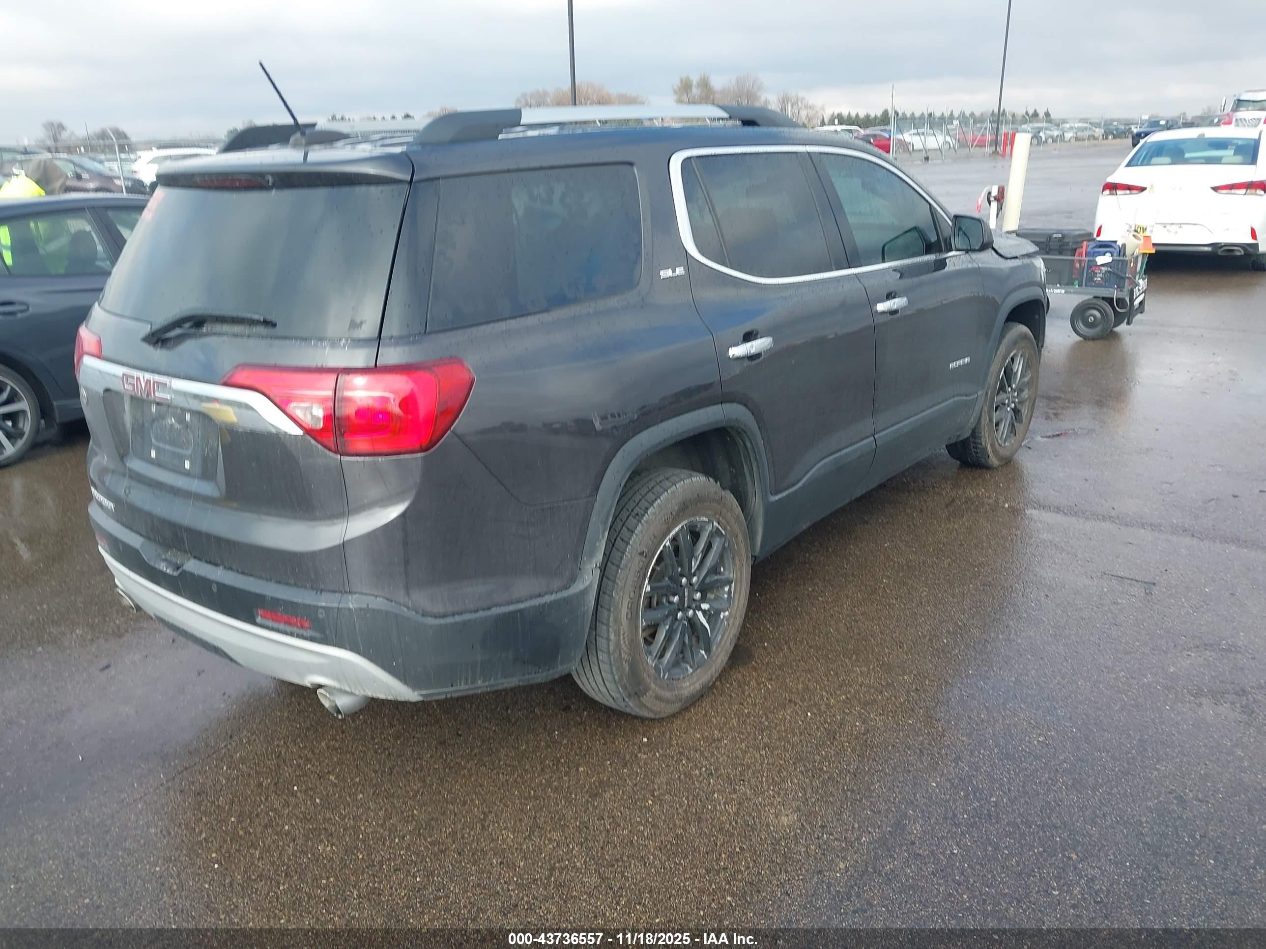 GMC ACADIA image 4