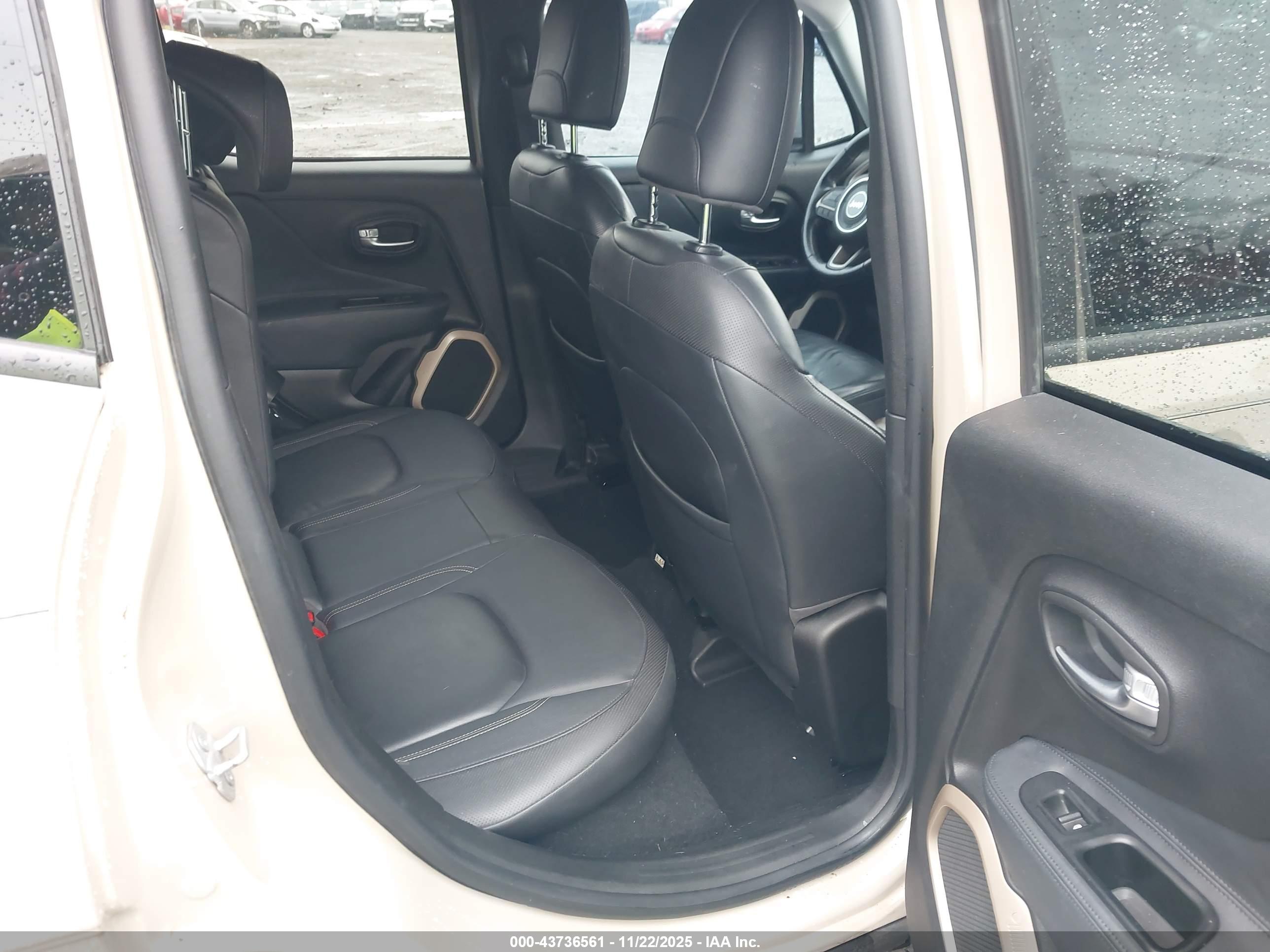 JEEP RENEGADE image 8