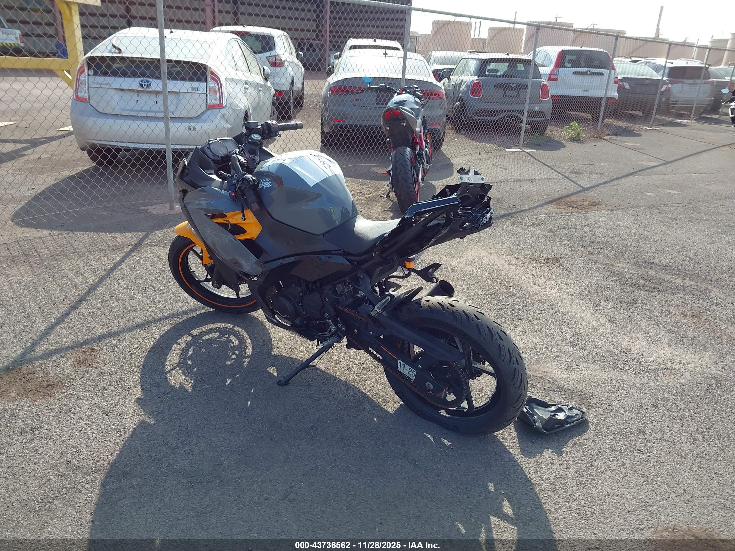 KAWASAKI EX400 image 3