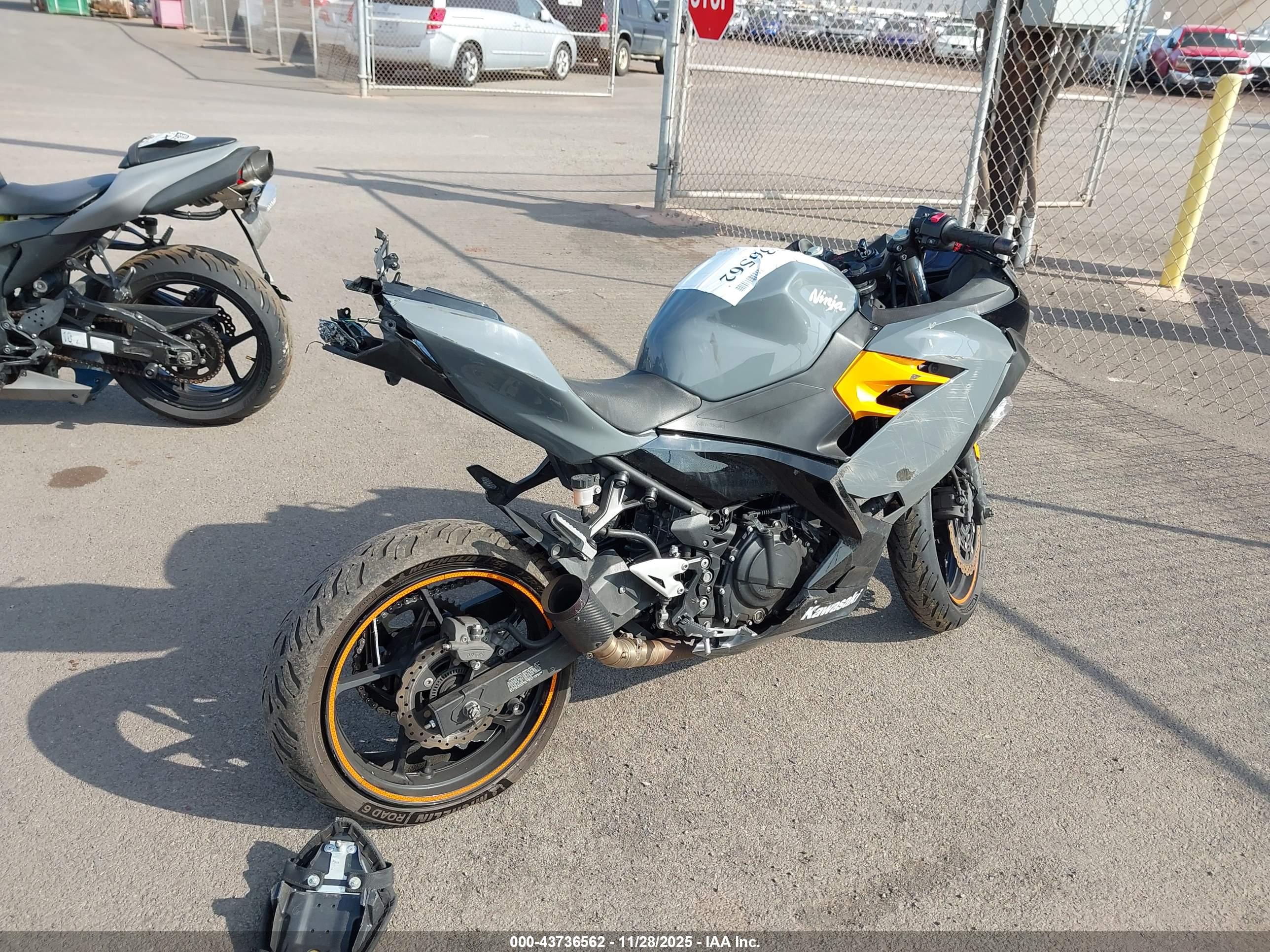 KAWASAKI EX400 image 4
