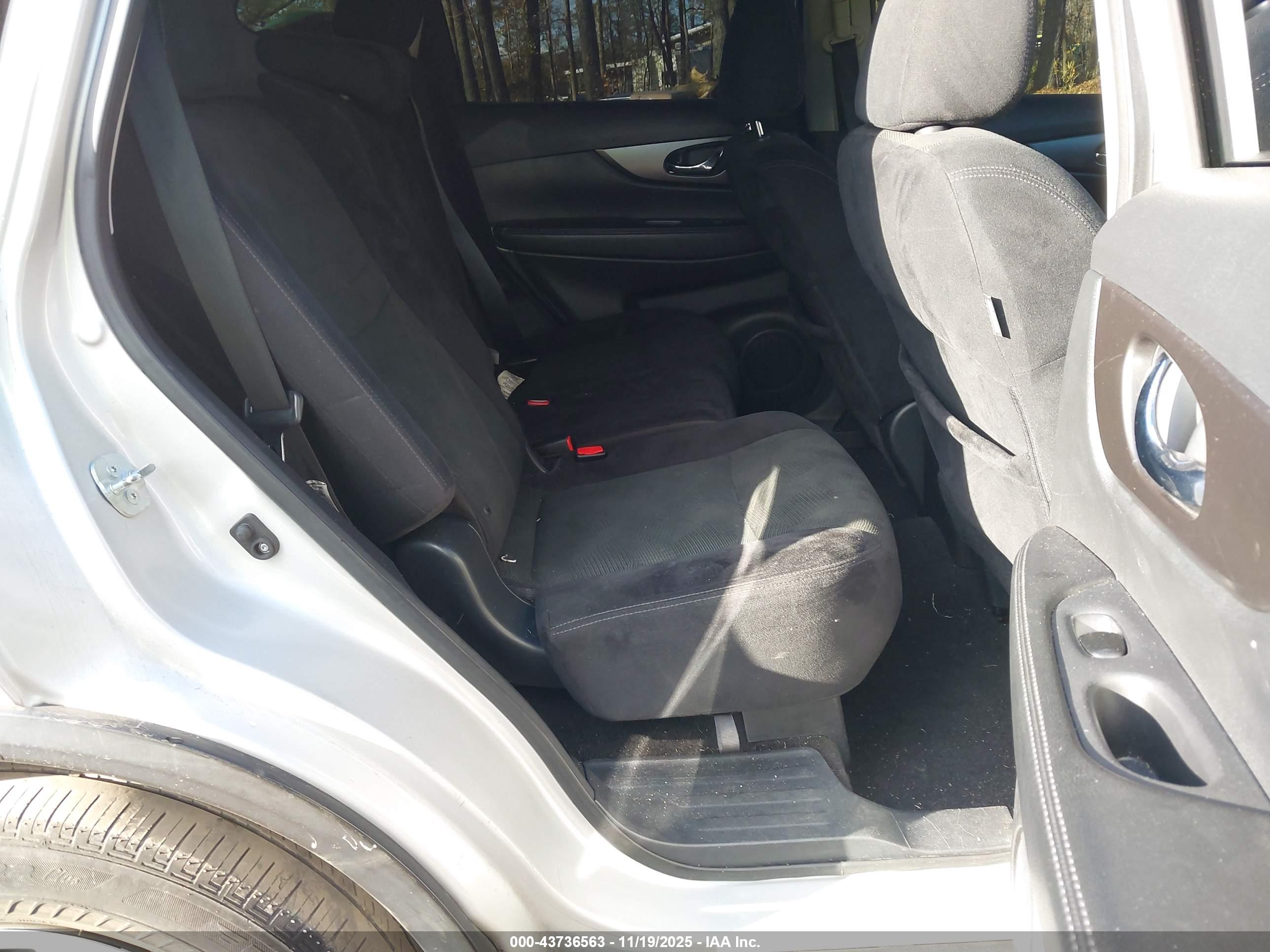 NISSAN ROGUE image 8