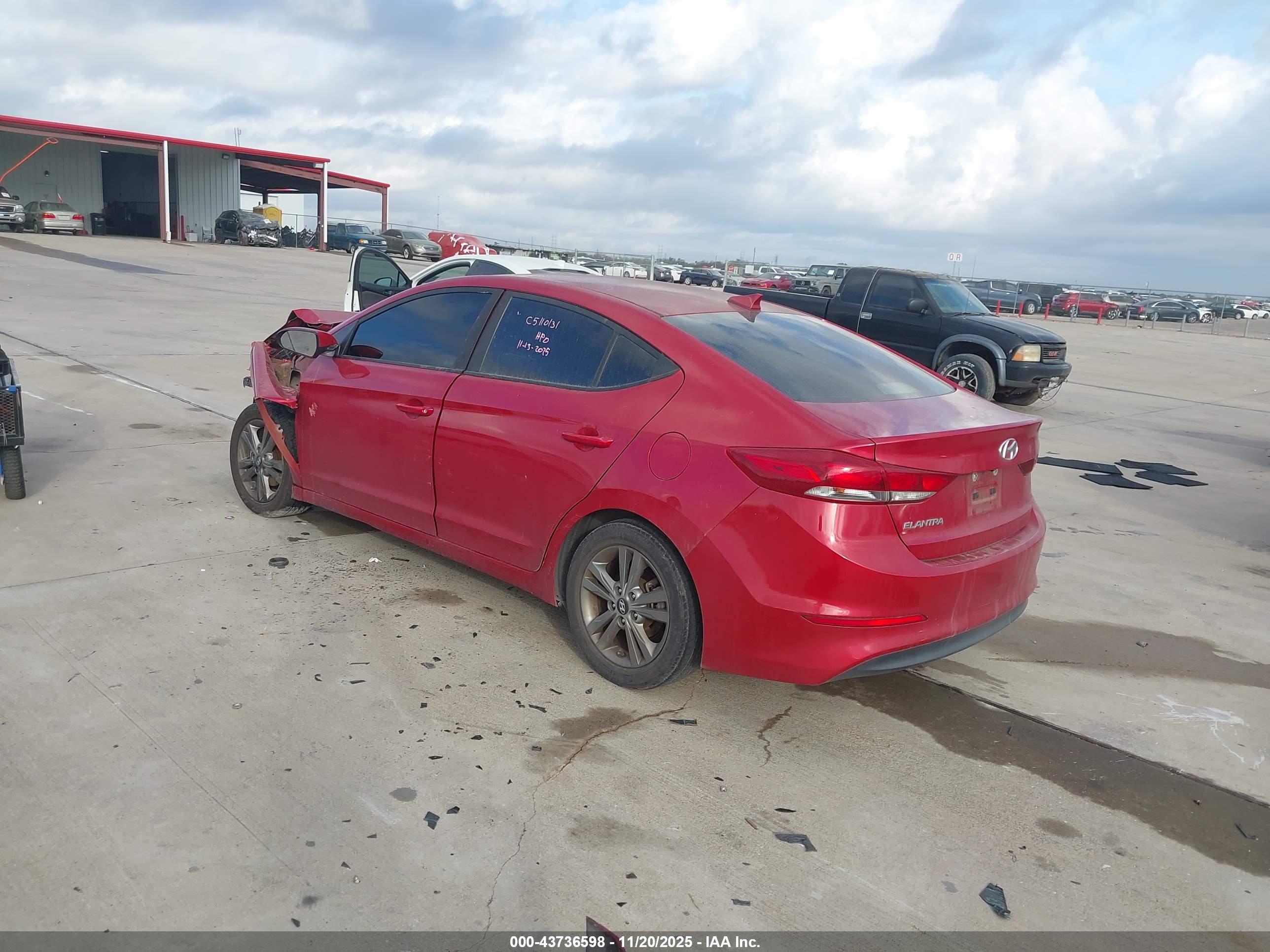 HYUNDAI ELANTRA image 3