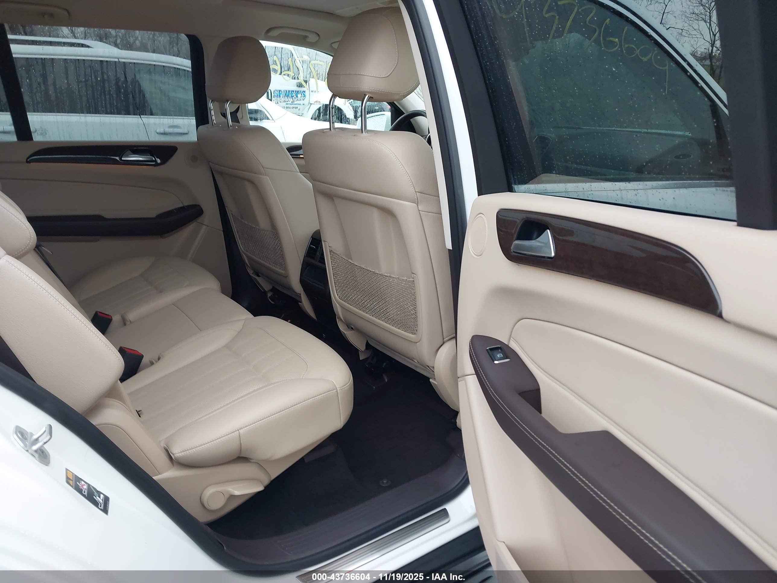 MERCEDES-BENZ GLS image 8