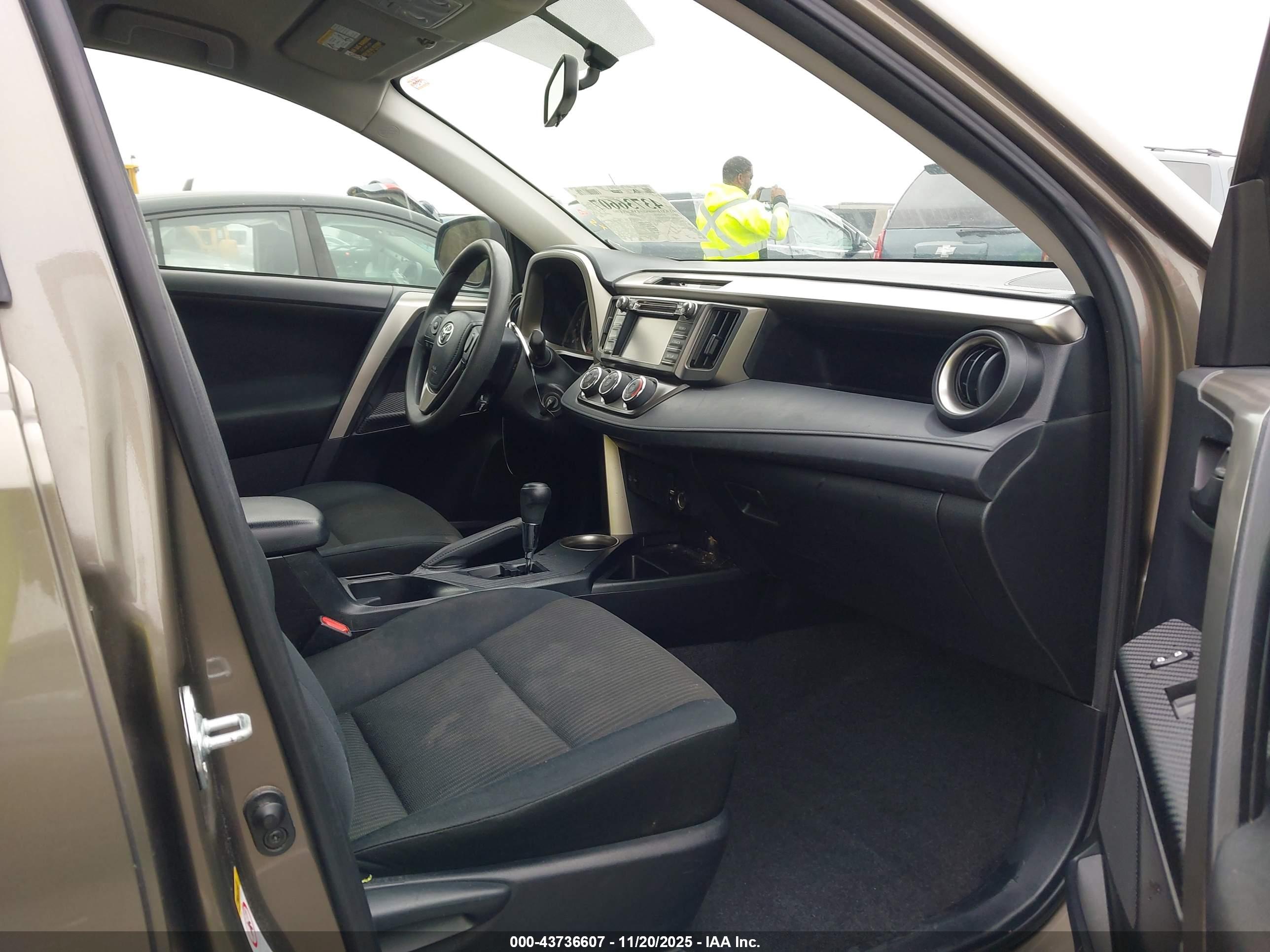 TOYOTA RAV4 image 5