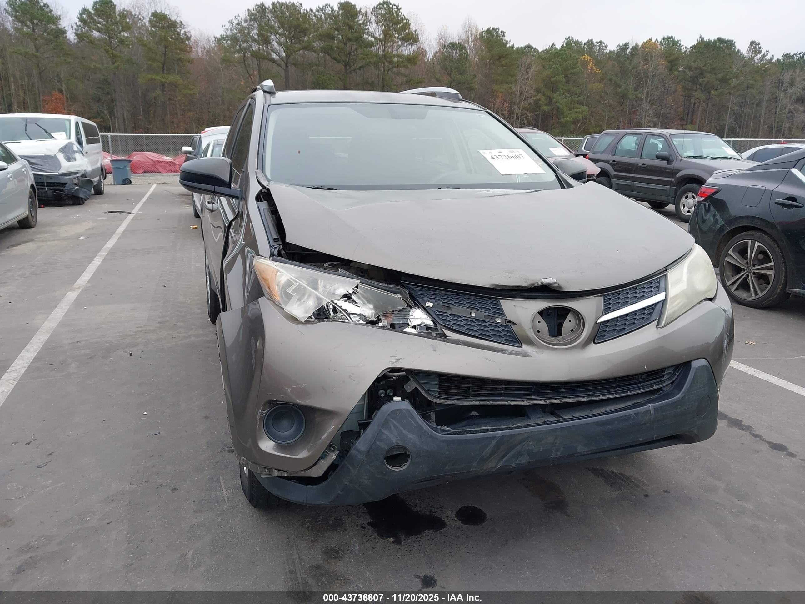 TOYOTA RAV4 image 6
