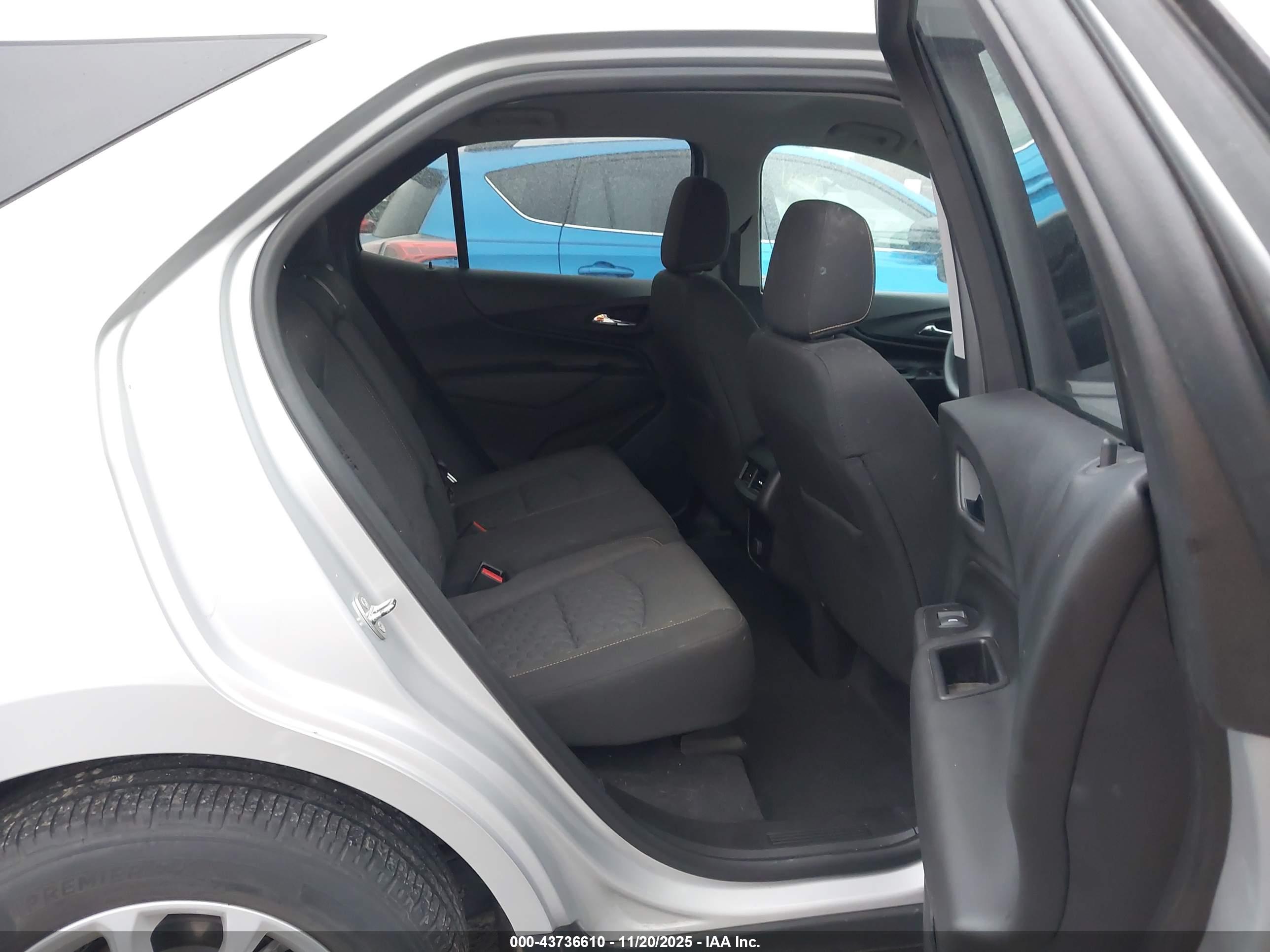 CHEVROLET EQUINOX image 8