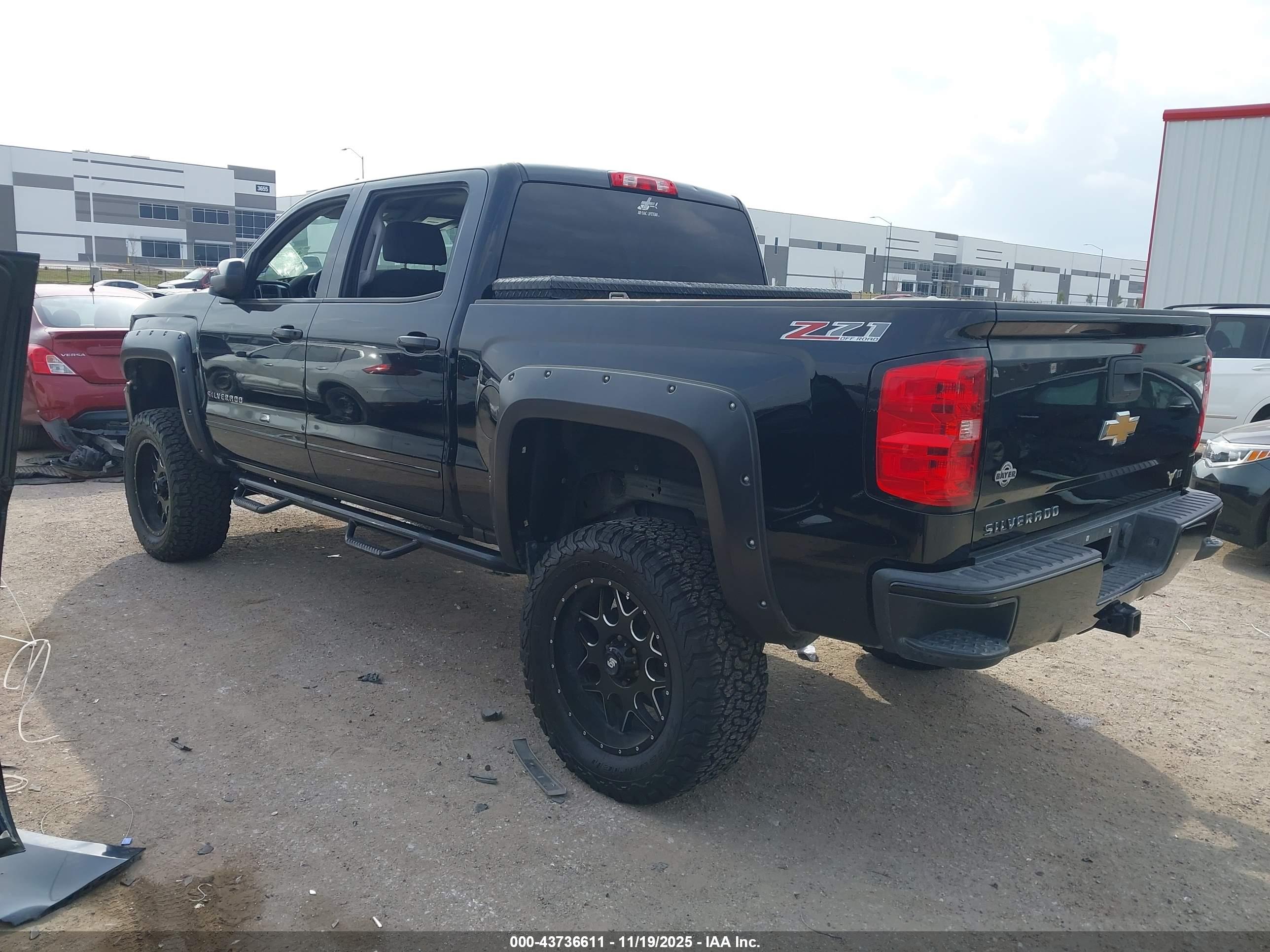 CHEVROLET SILVERADO image 3