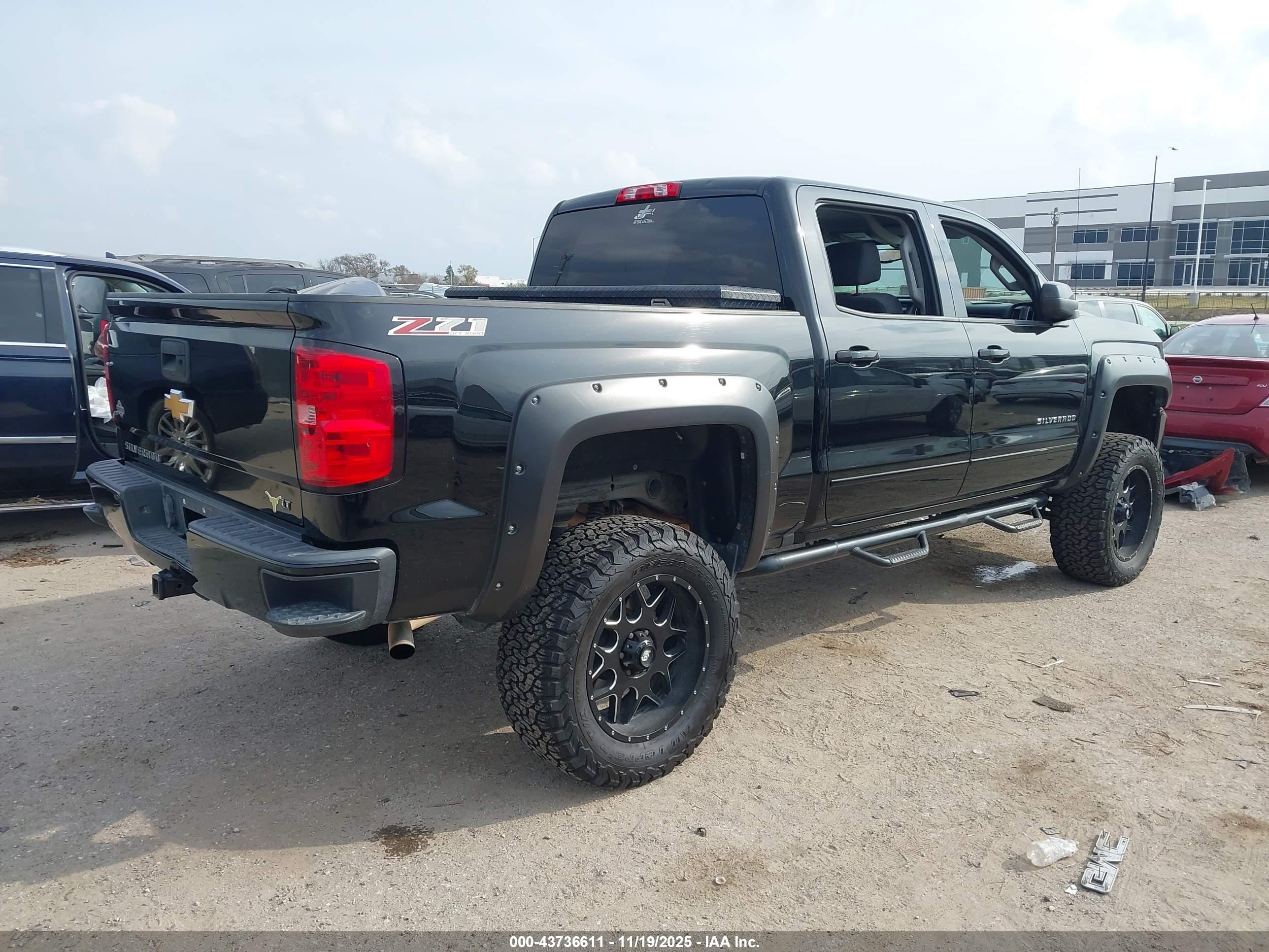 CHEVROLET SILVERADO image 4