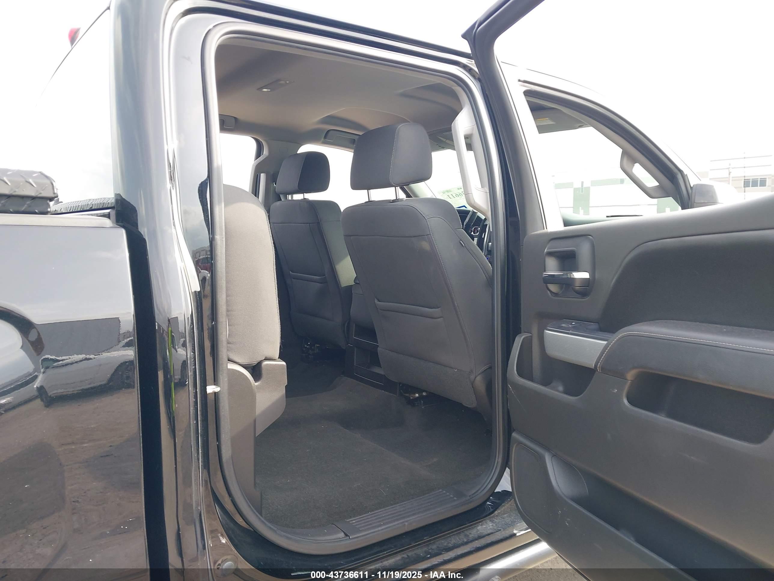 CHEVROLET SILVERADO image 8