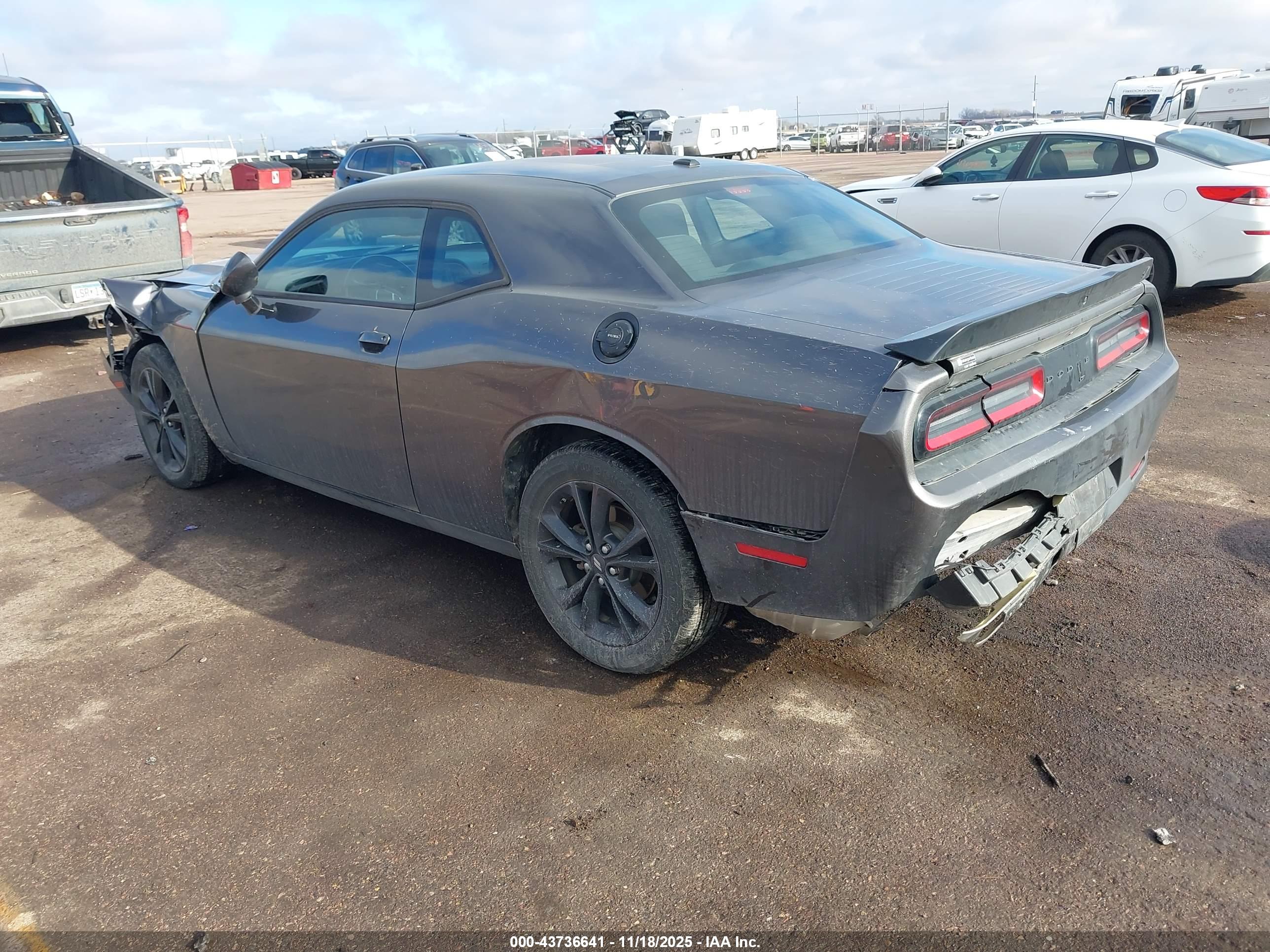 DODGE CHALLENGER image 3