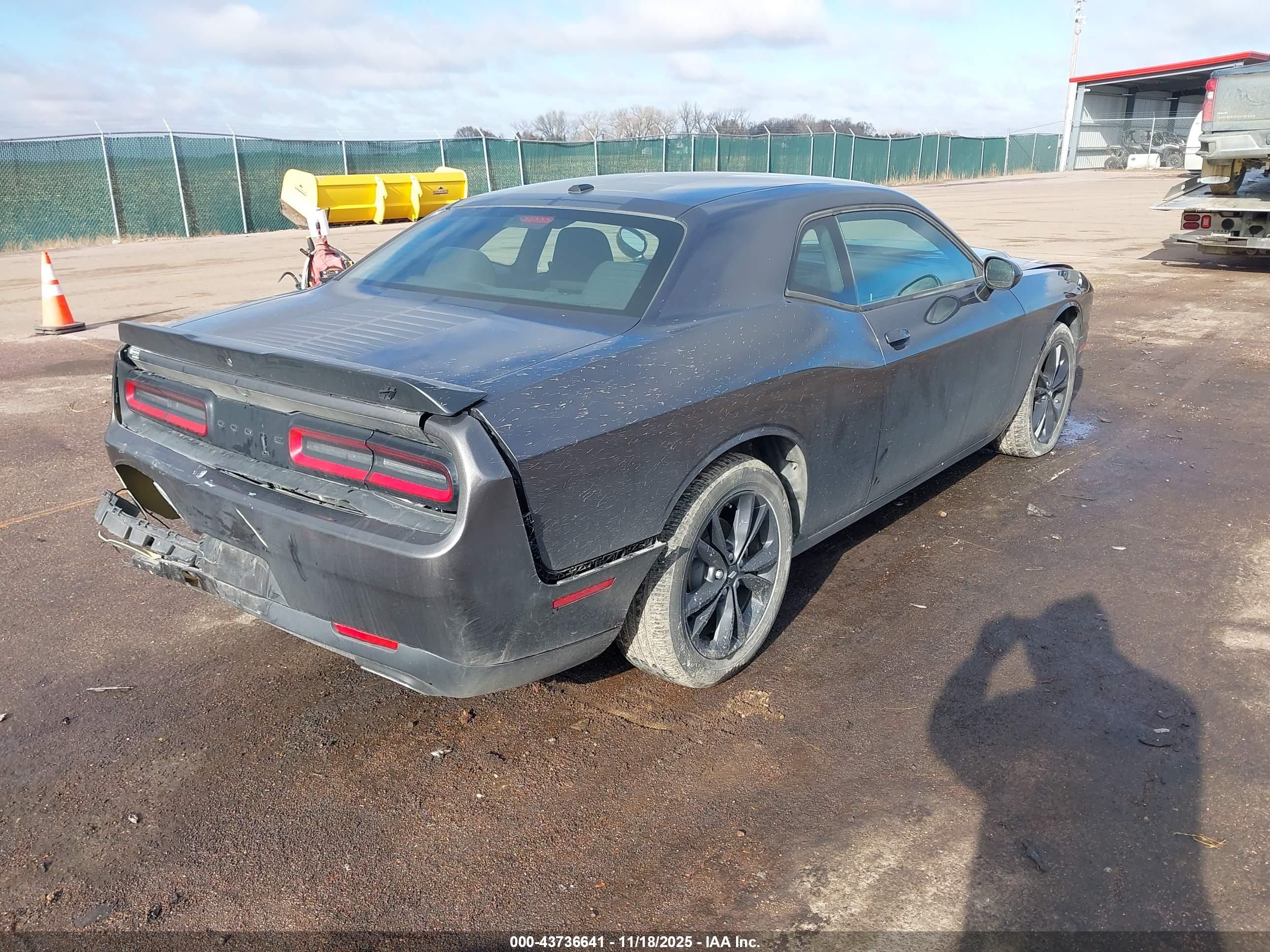 DODGE CHALLENGER image 4