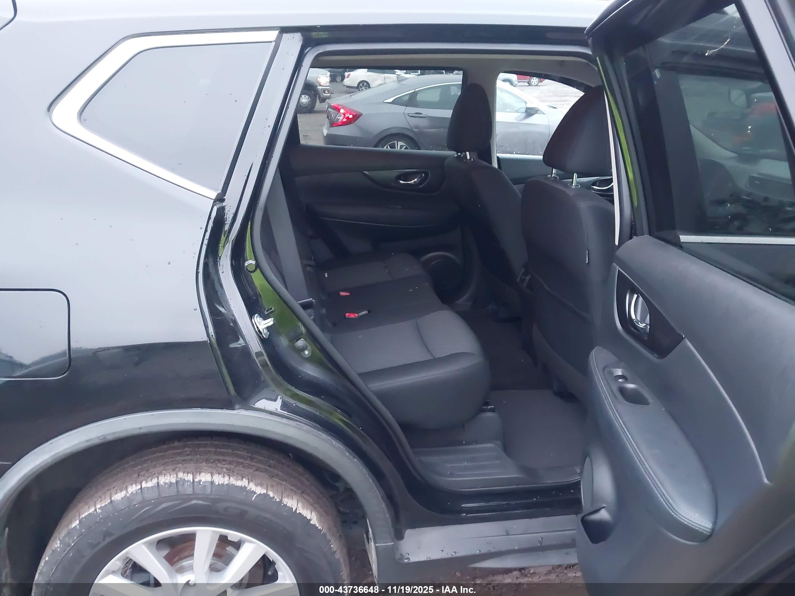 NISSAN ROGUE image 8