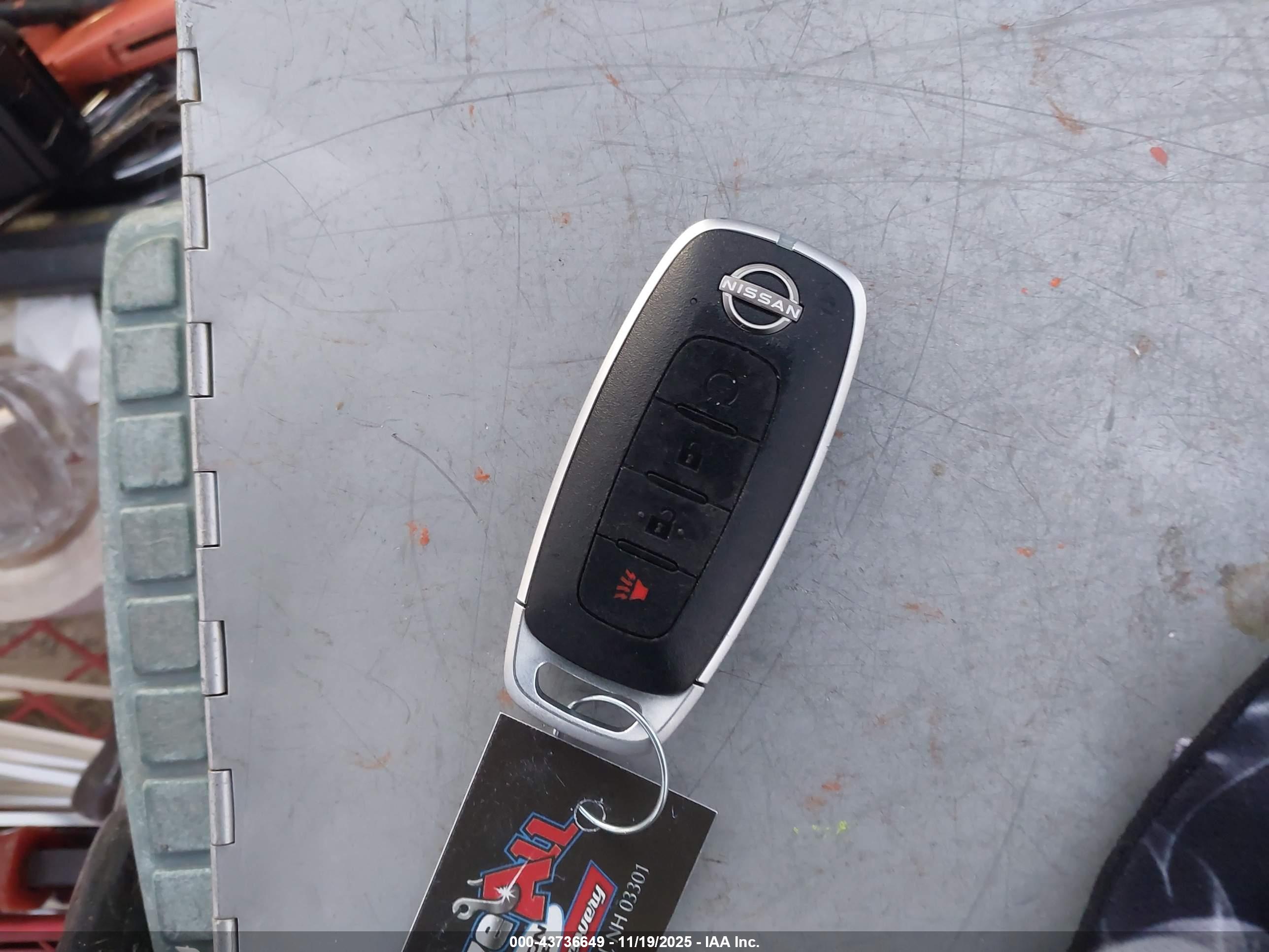 NISSAN ROGUE image 11