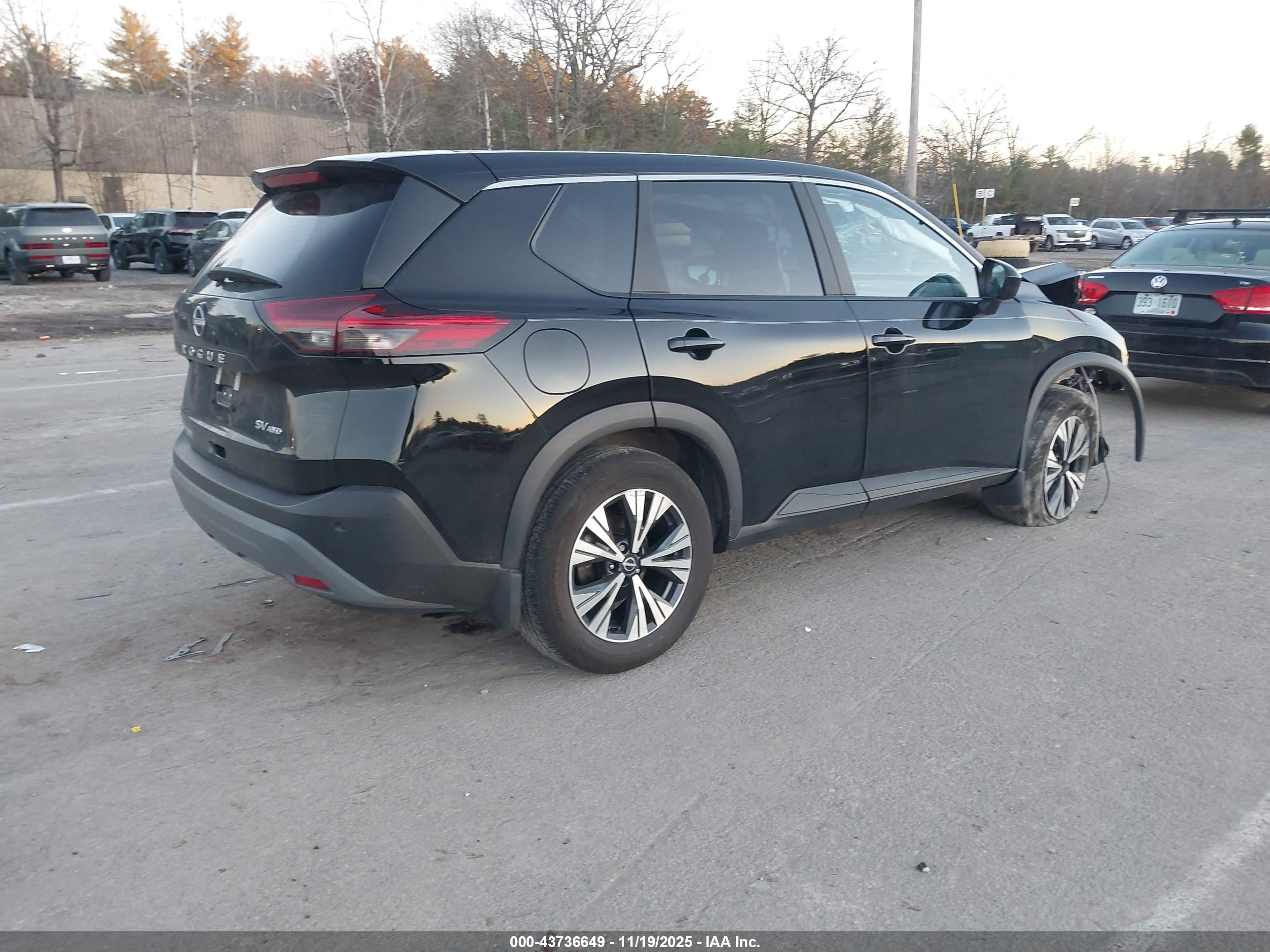 NISSAN ROGUE image 4