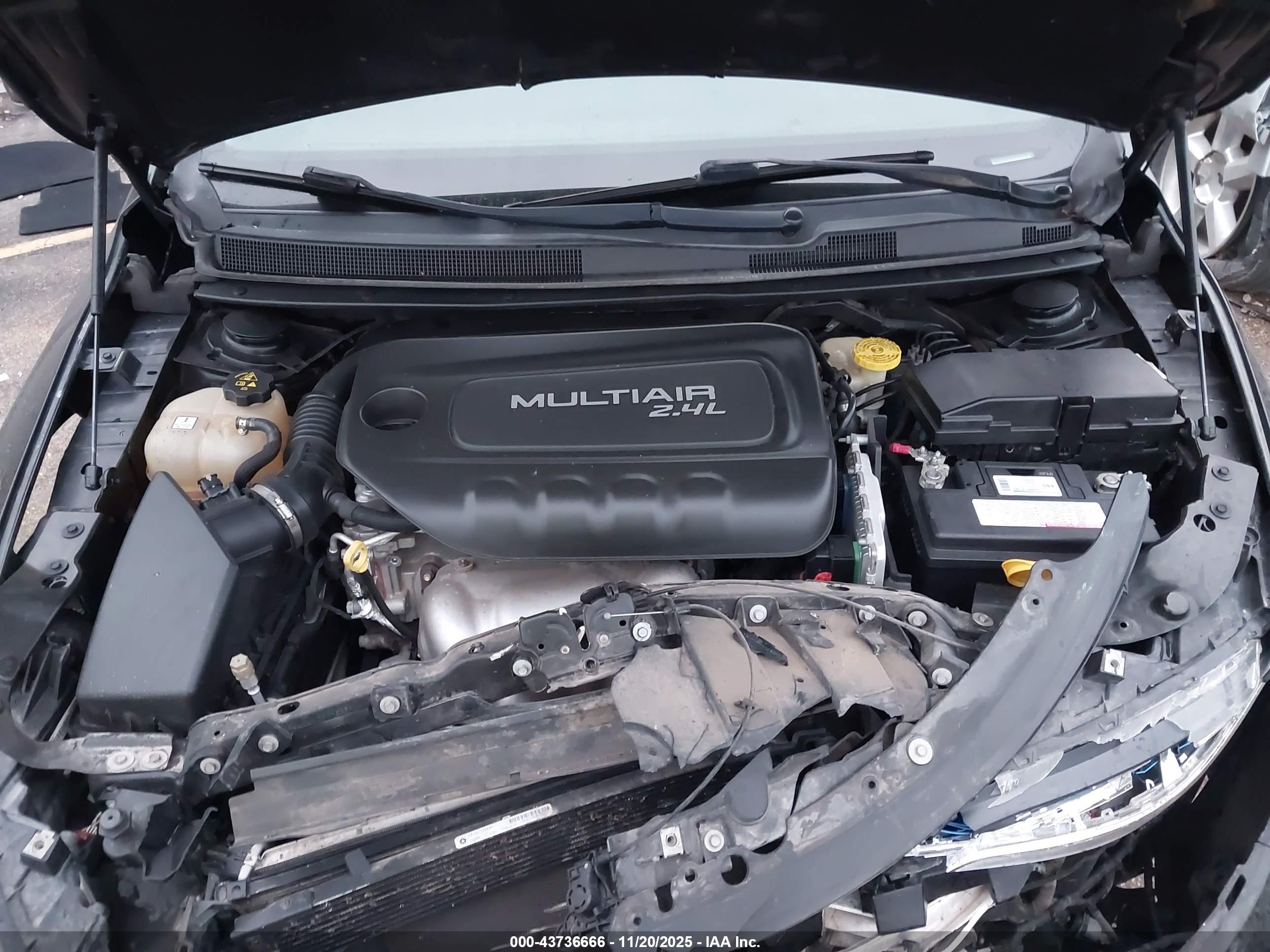 CHRYSLER 200 image 10