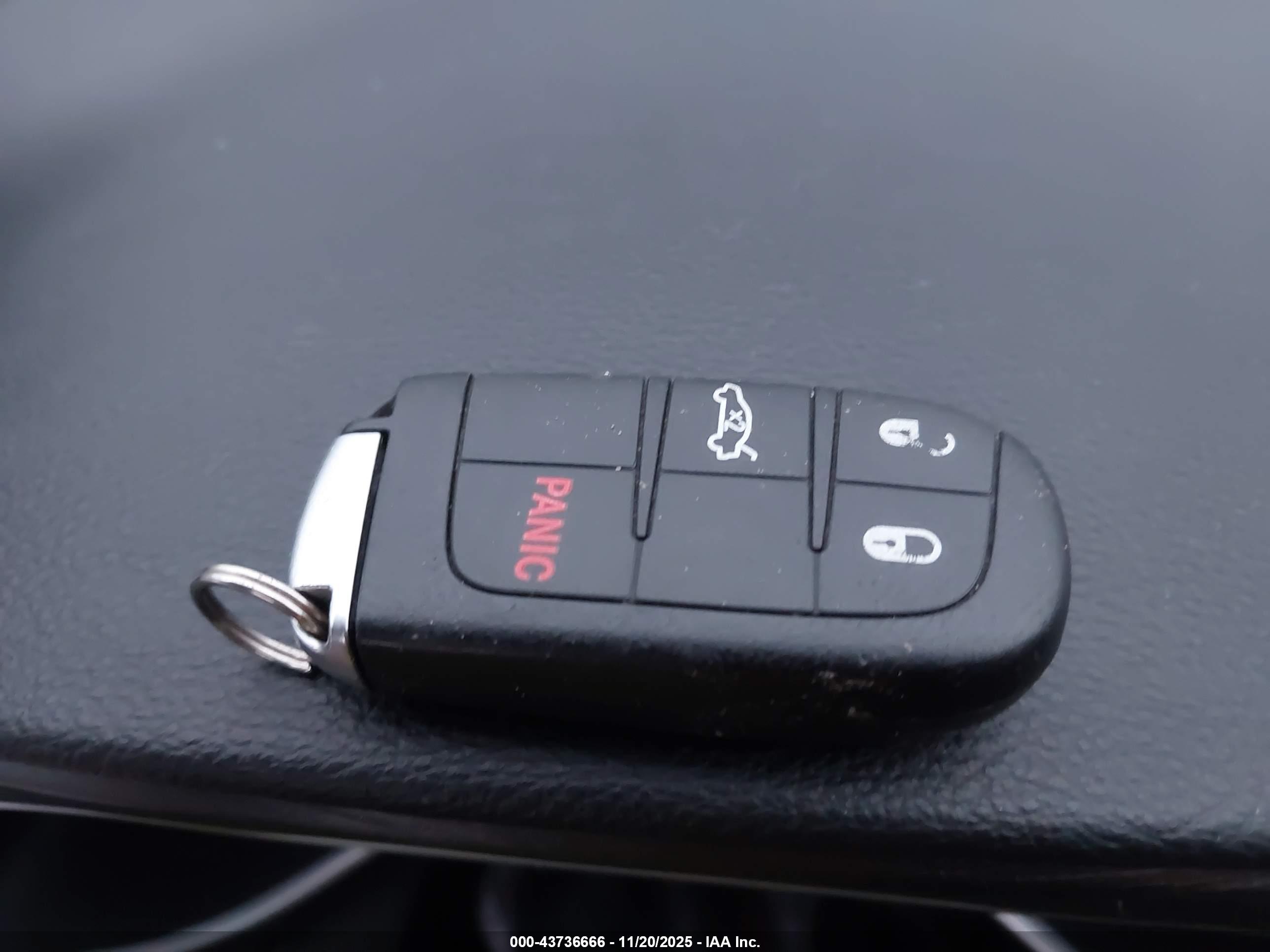 CHRYSLER 200 image 11