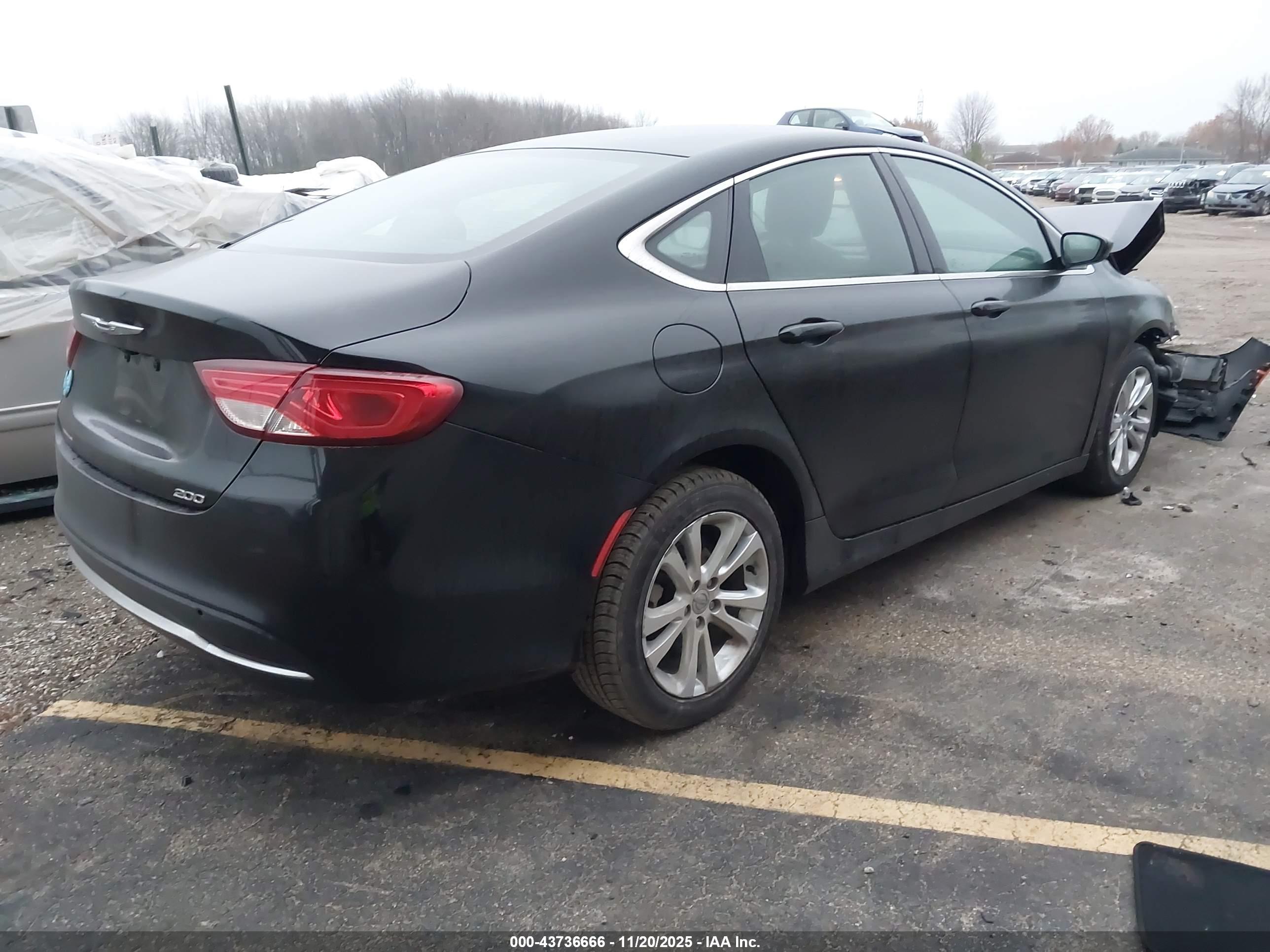 CHRYSLER 200 image 4