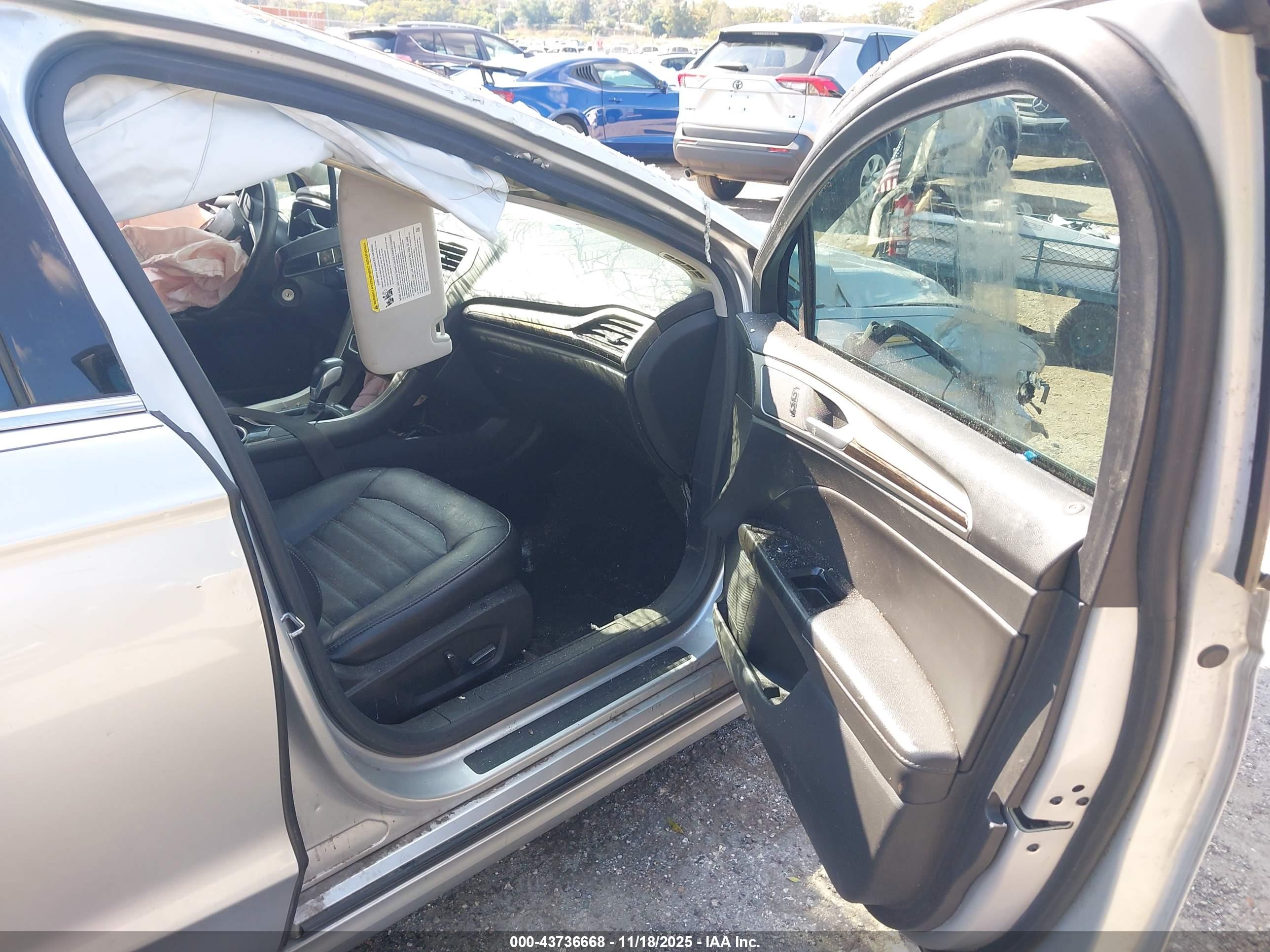 FORD FUSION image 5