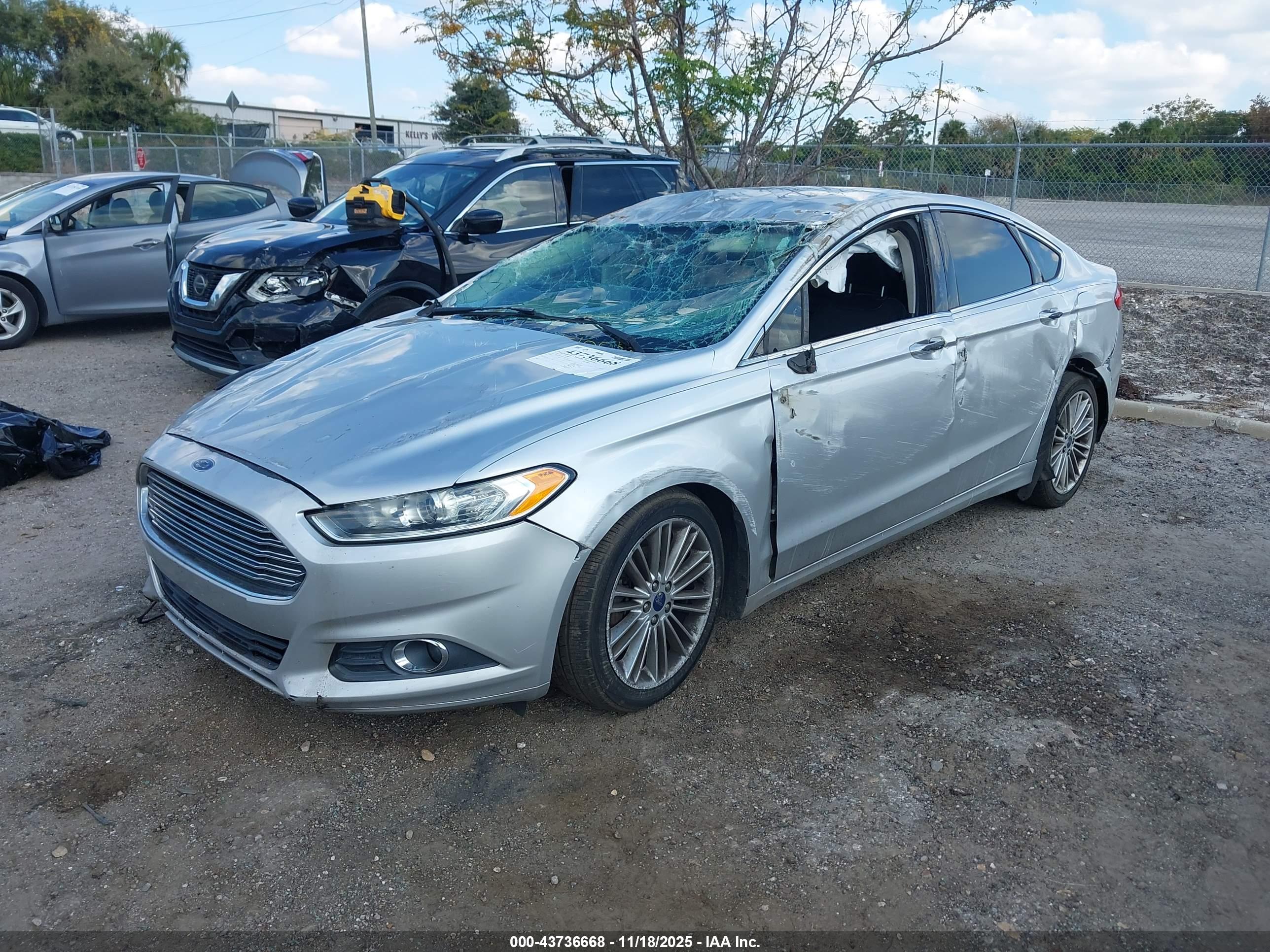FORD FUSION image 6