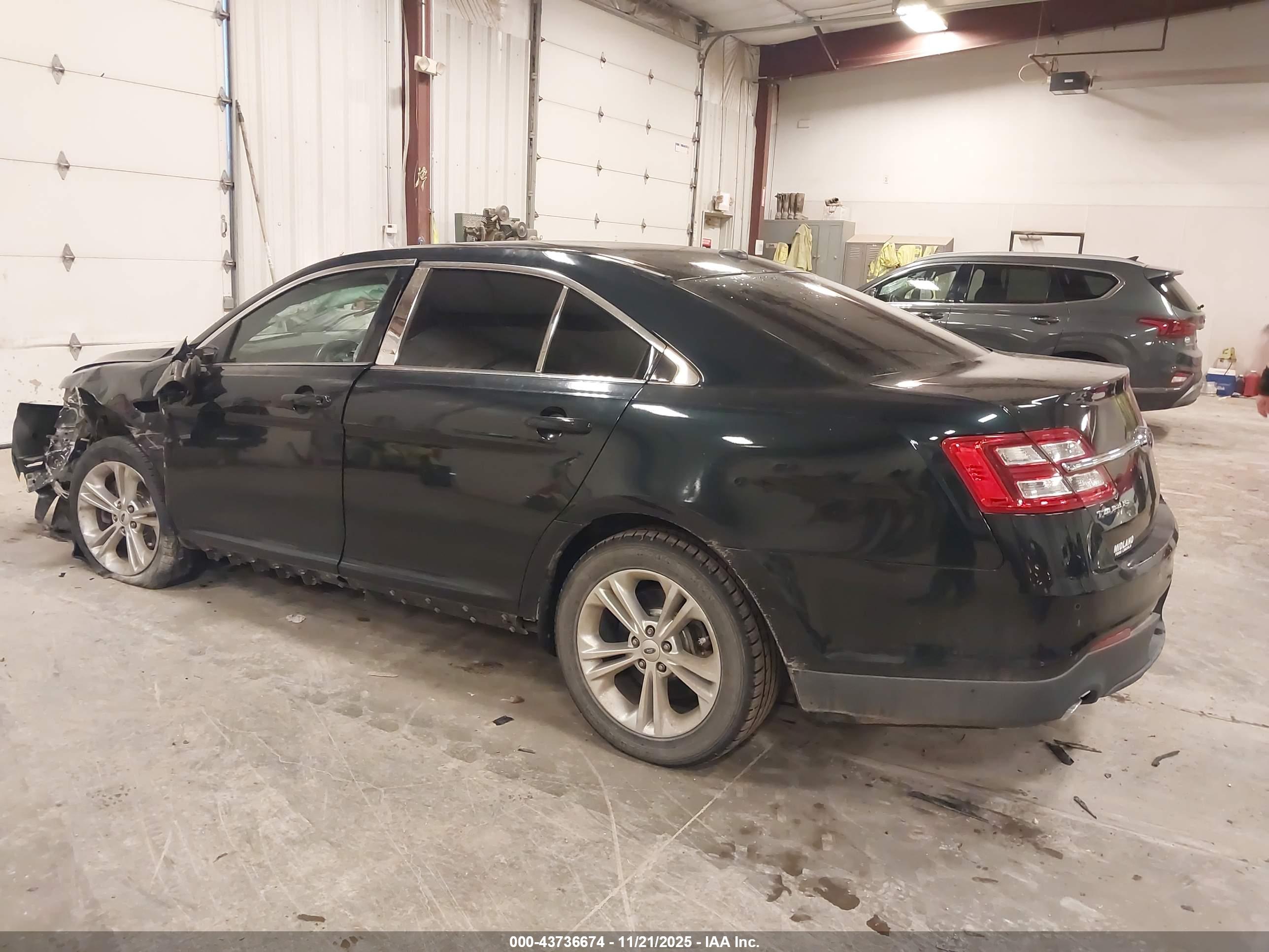 FORD TAURUS image 3