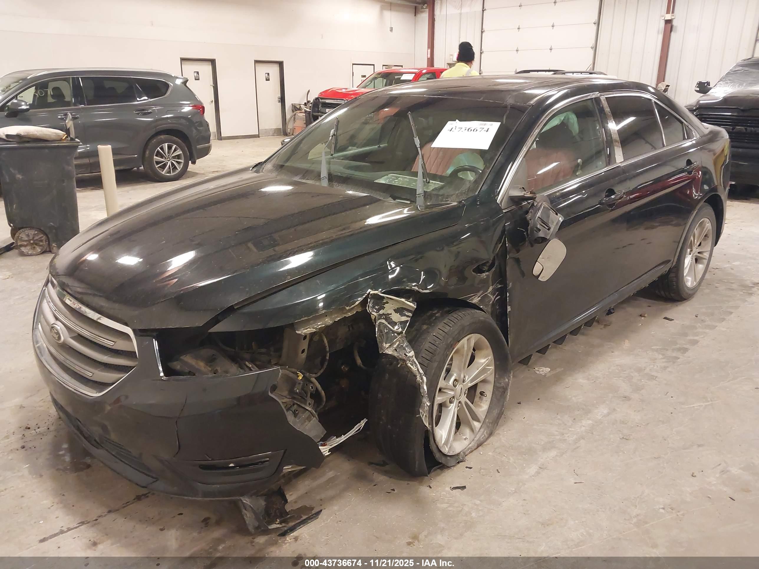 FORD TAURUS image 6