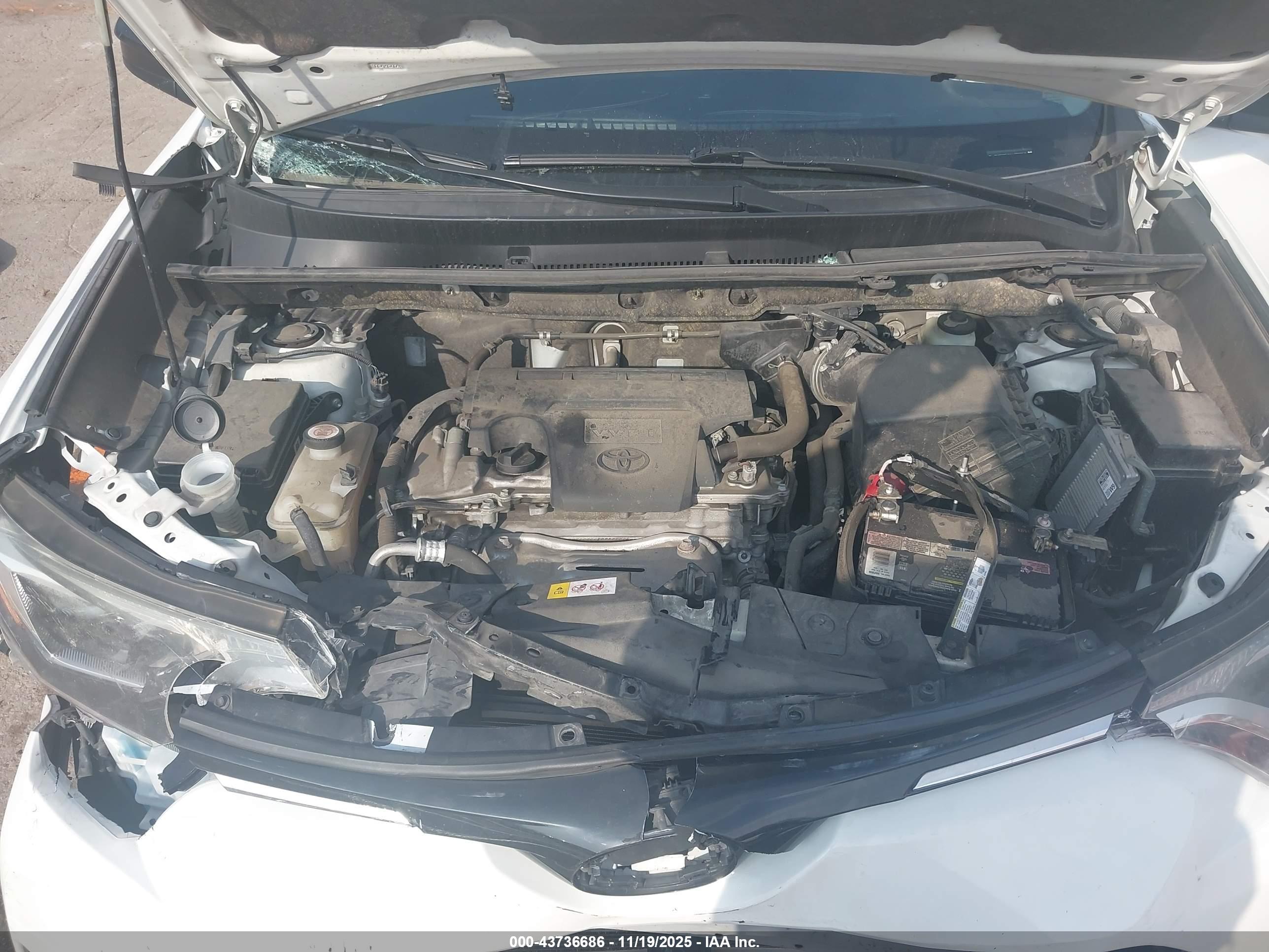 TOYOTA RAV4 image 10