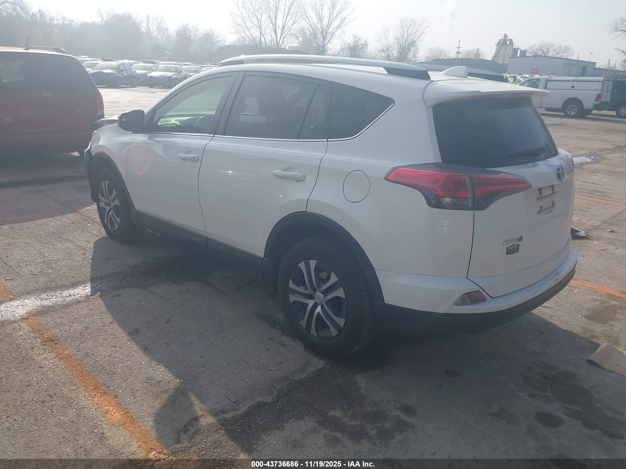 TOYOTA RAV4 image 3