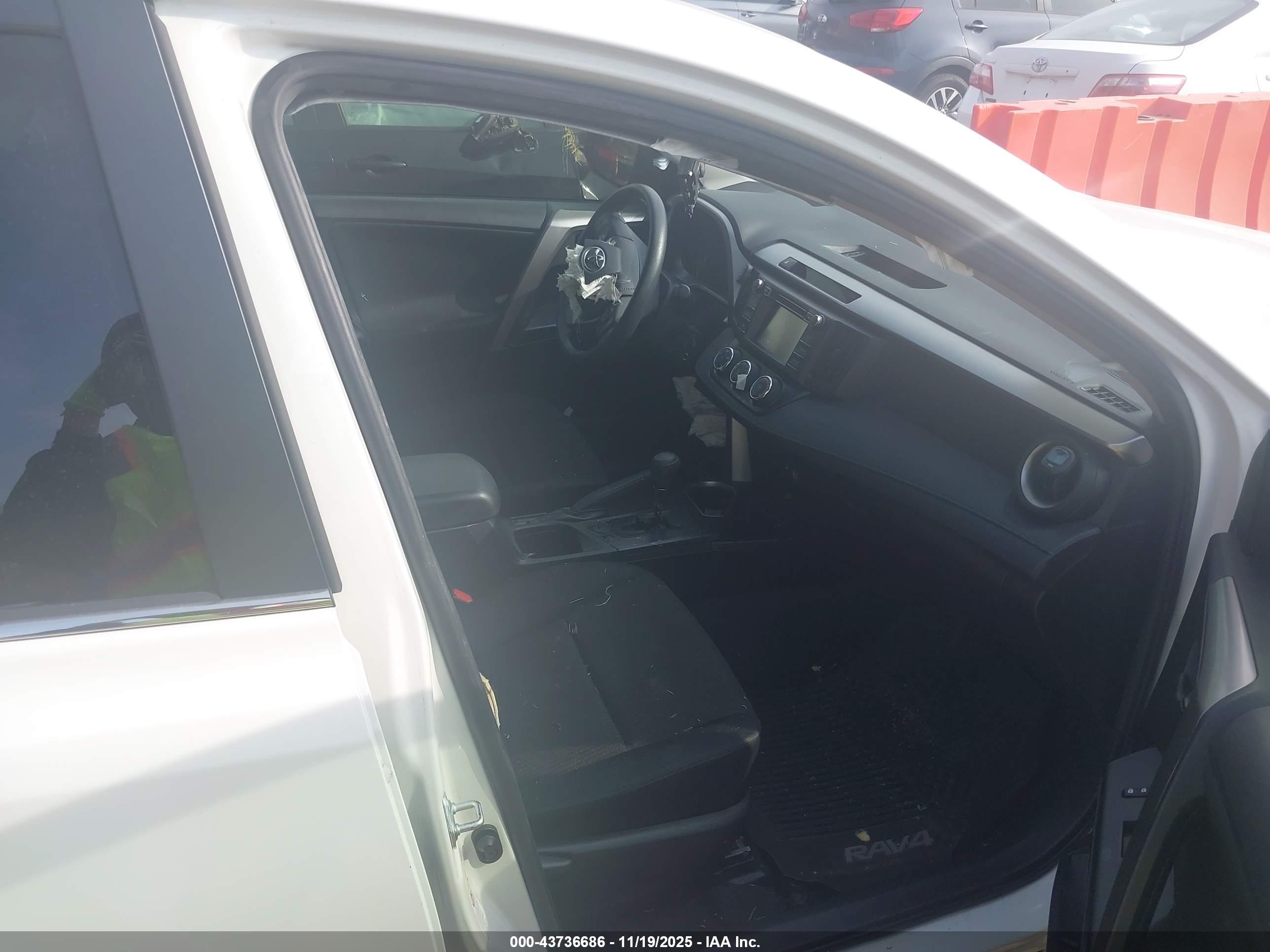 TOYOTA RAV4 image 5