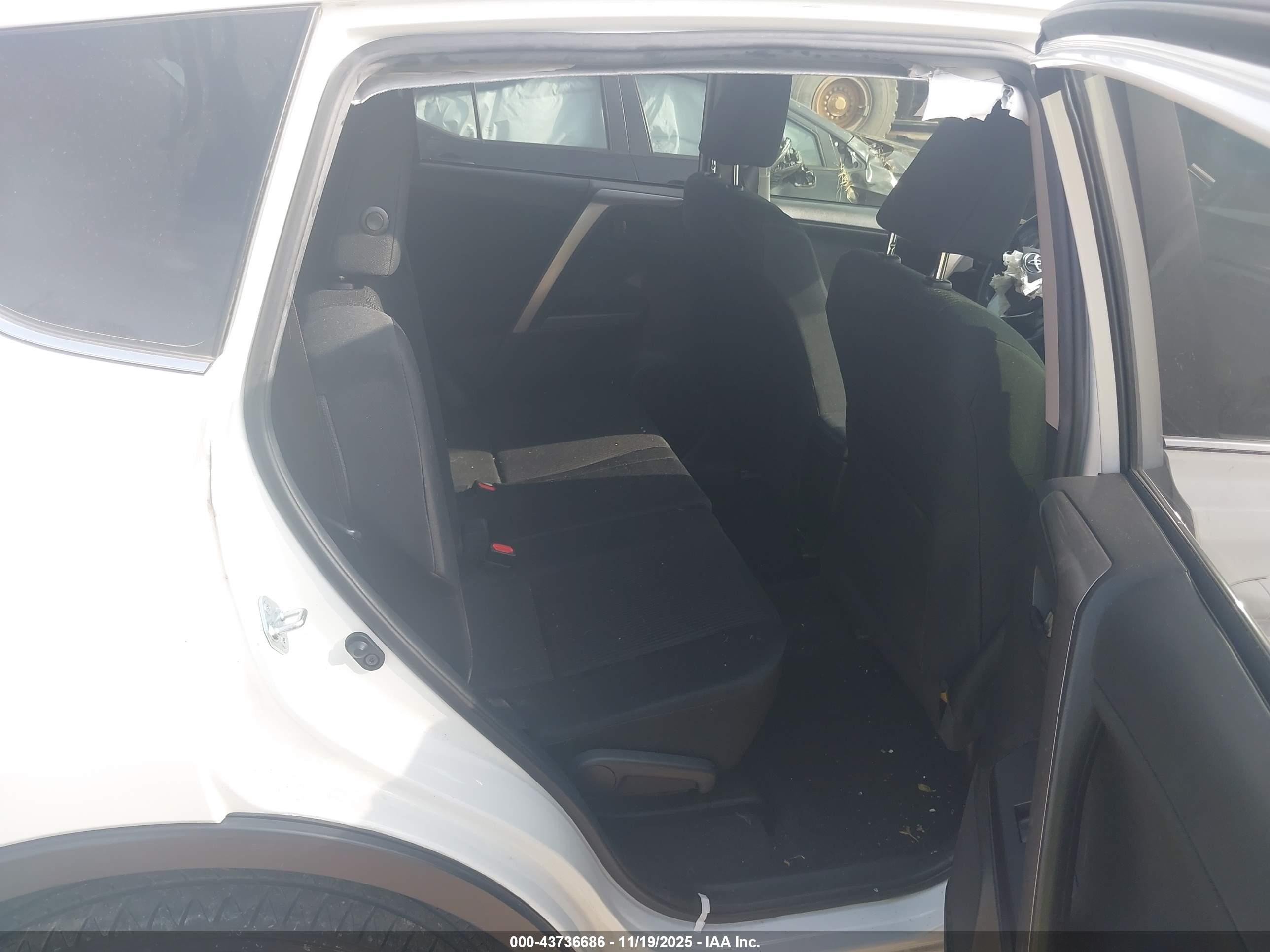 TOYOTA RAV4 image 8
