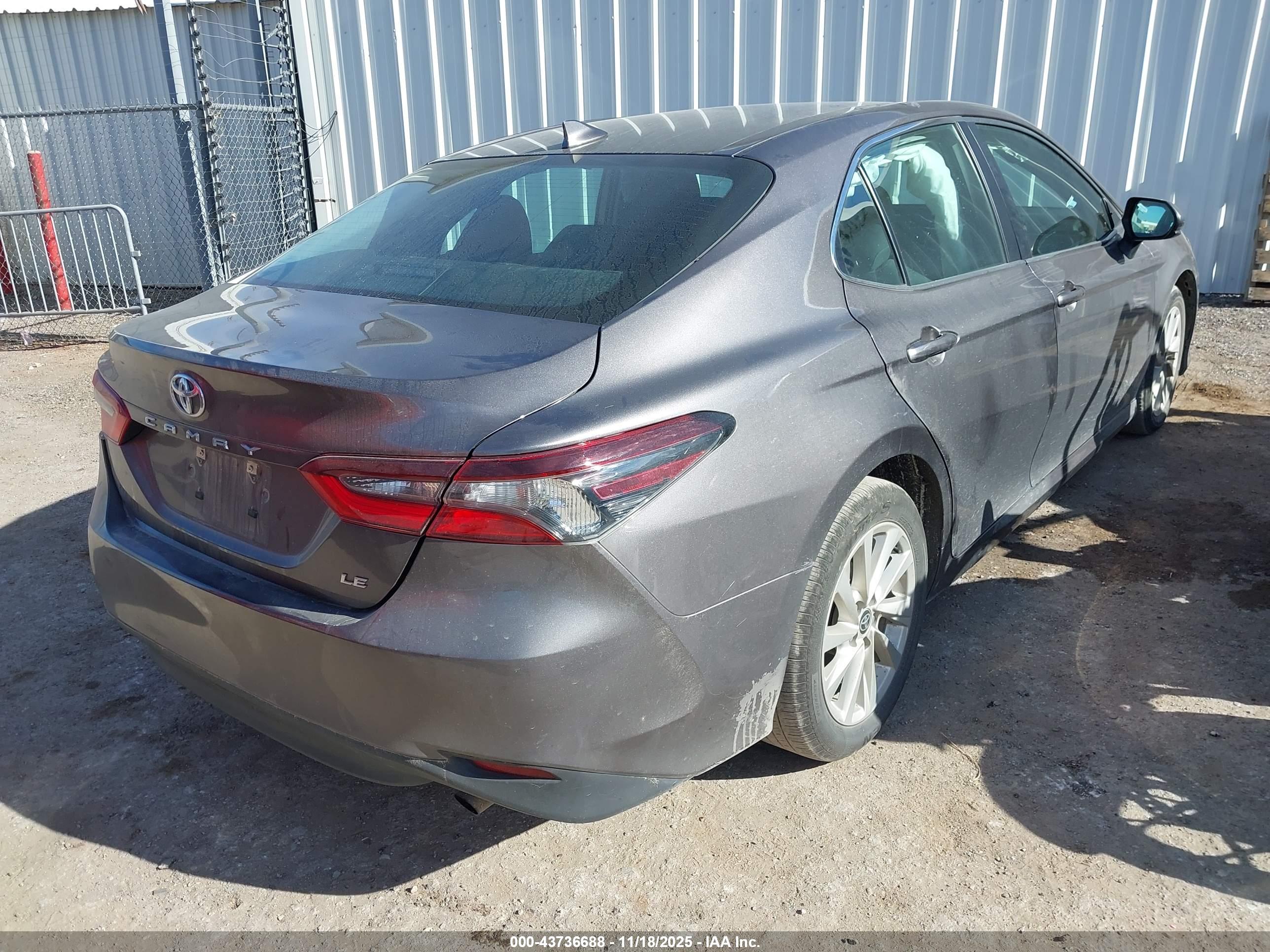 TOYOTA CAMRY image 4