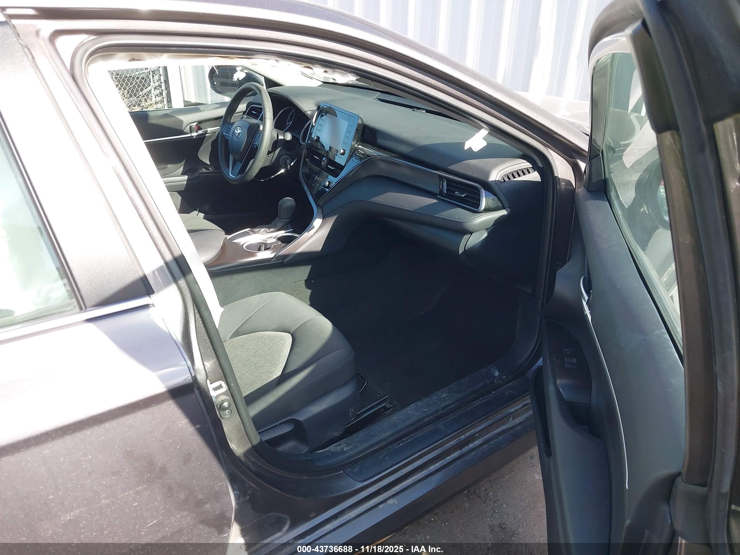TOYOTA CAMRY image 5