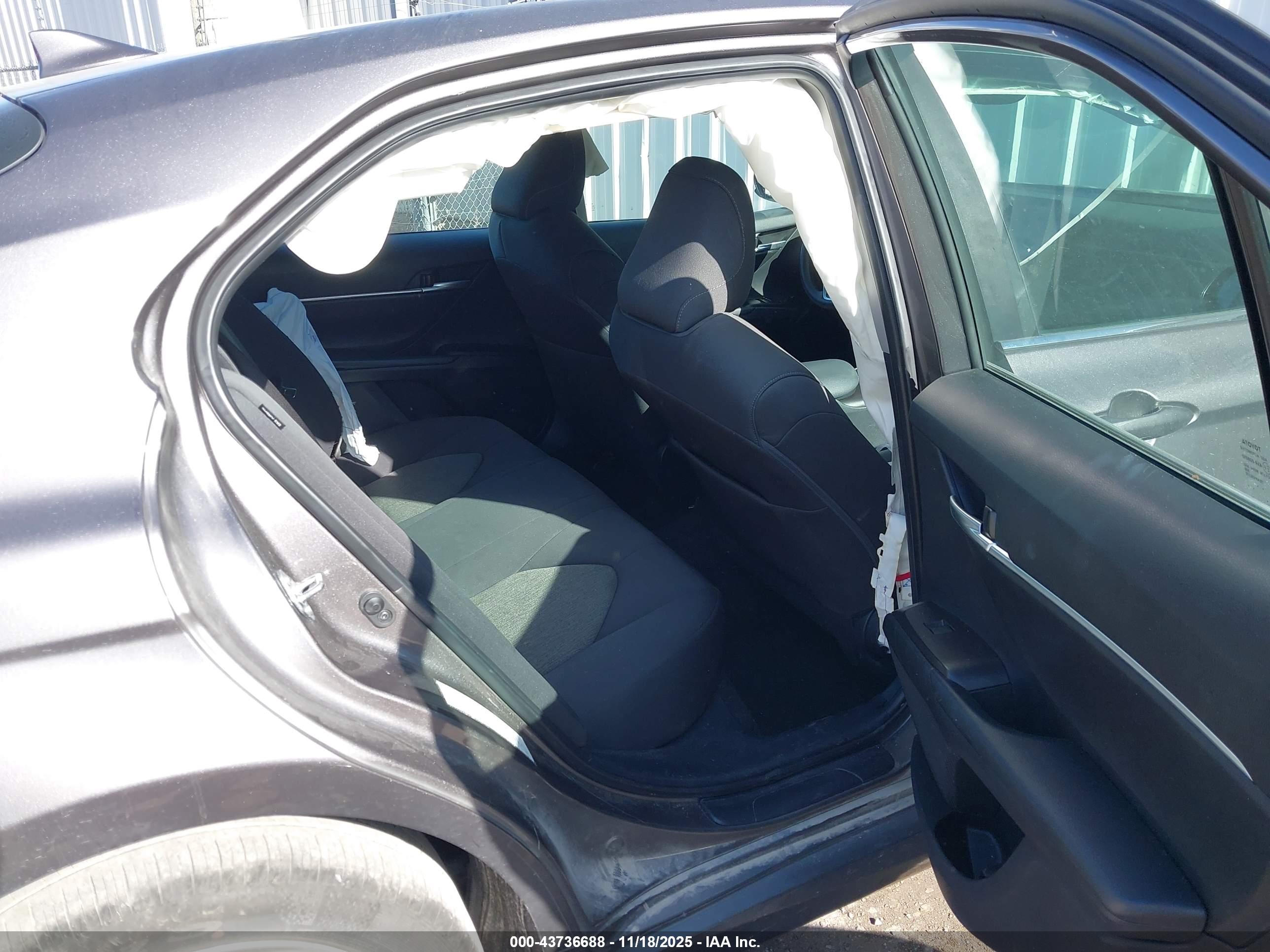 TOYOTA CAMRY image 8