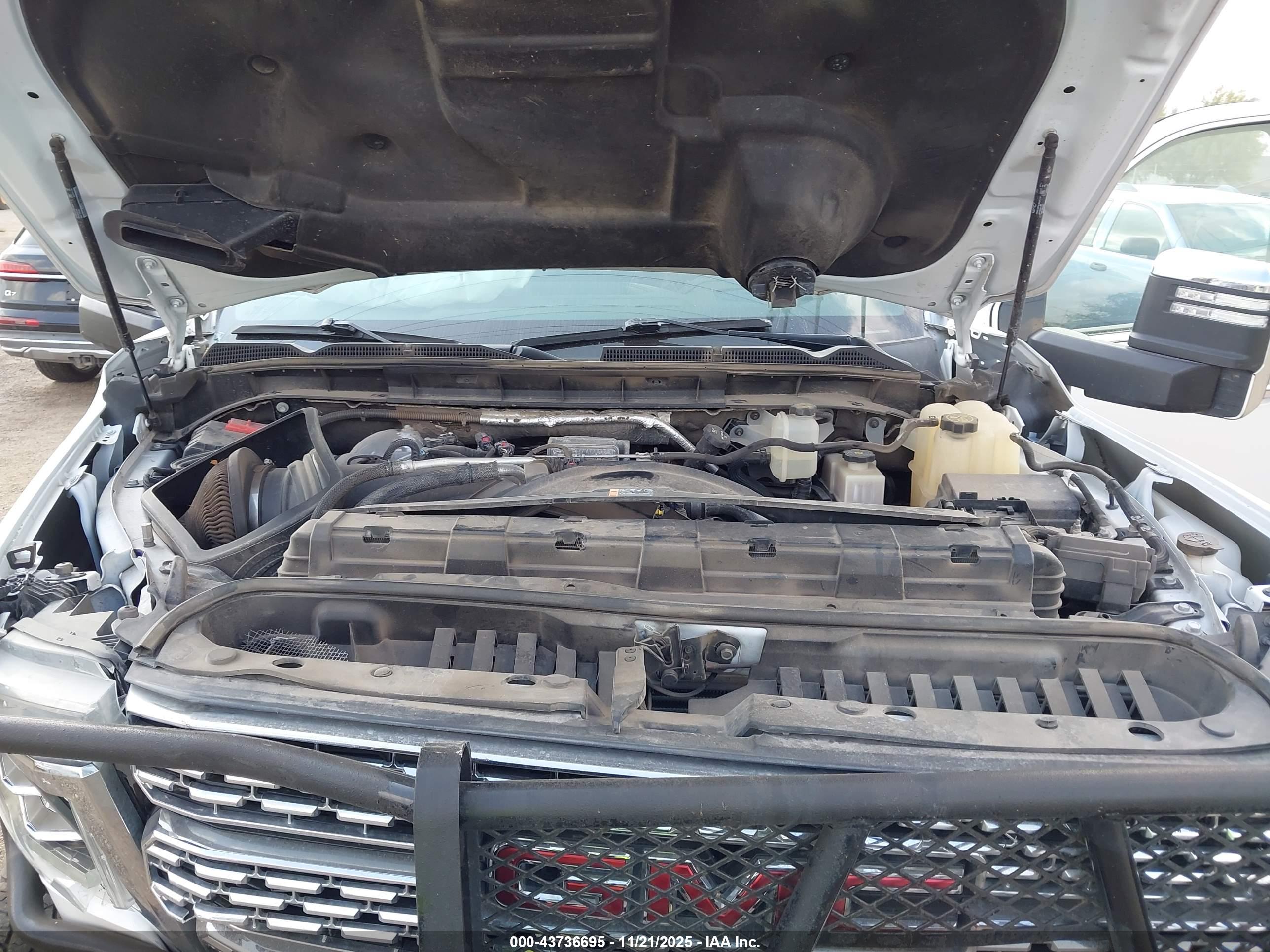 GMC SIERRA image 10