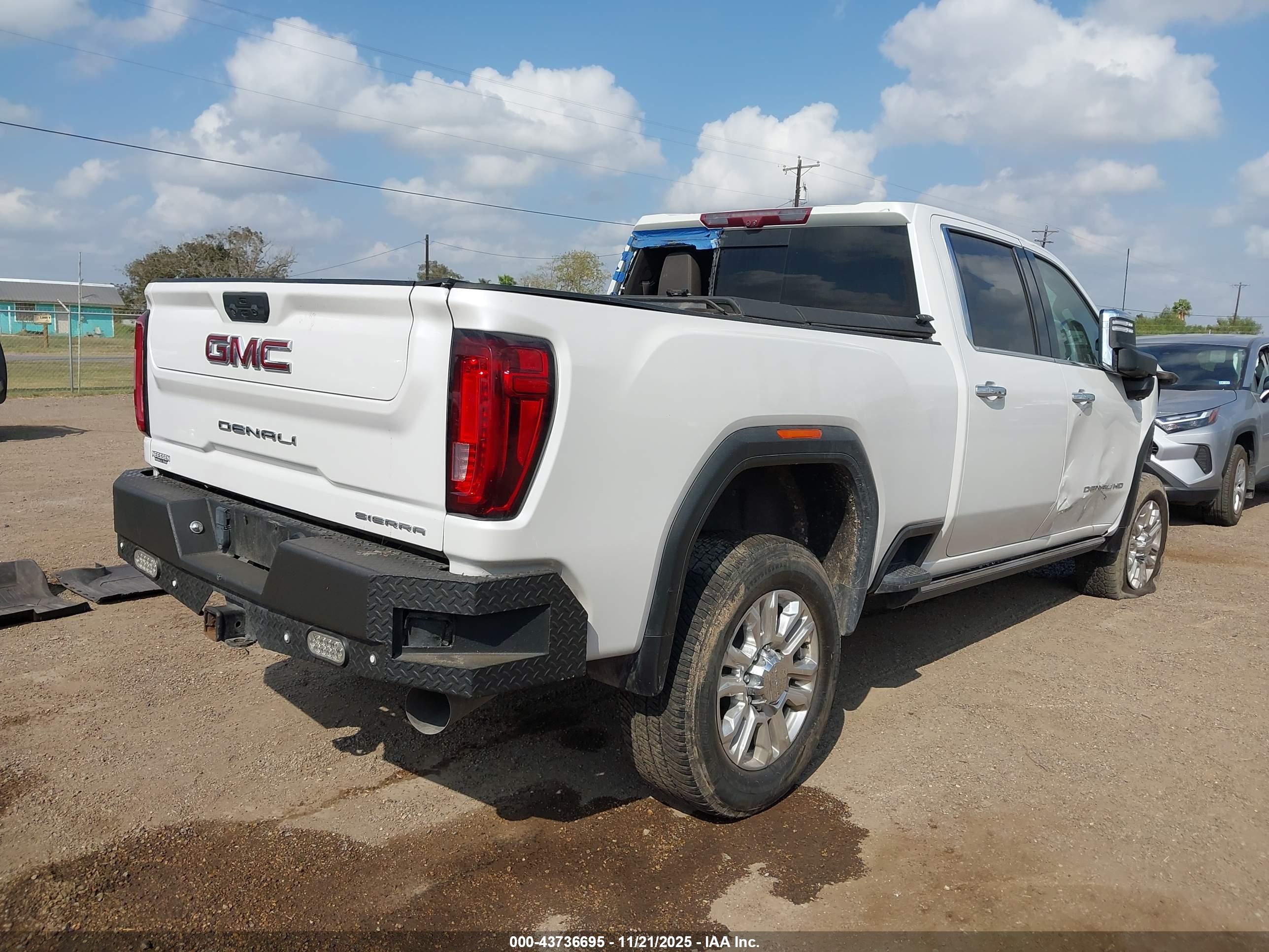 GMC SIERRA image 4