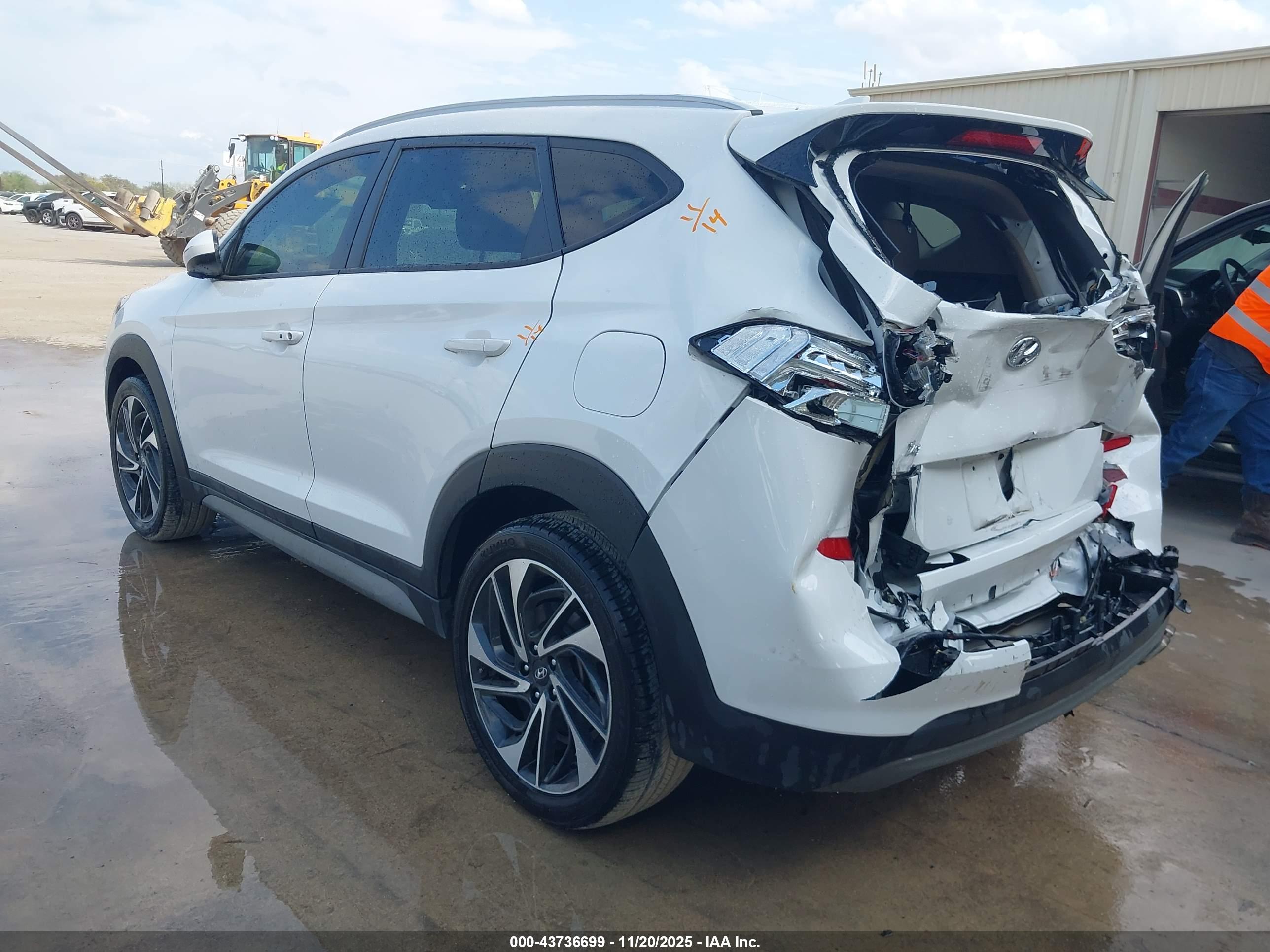 HYUNDAI TUCSON image 3