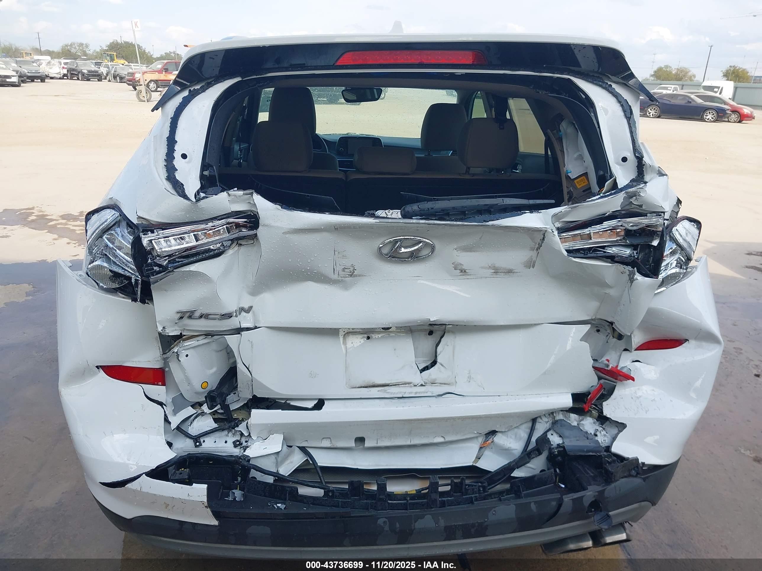 HYUNDAI TUCSON image 6