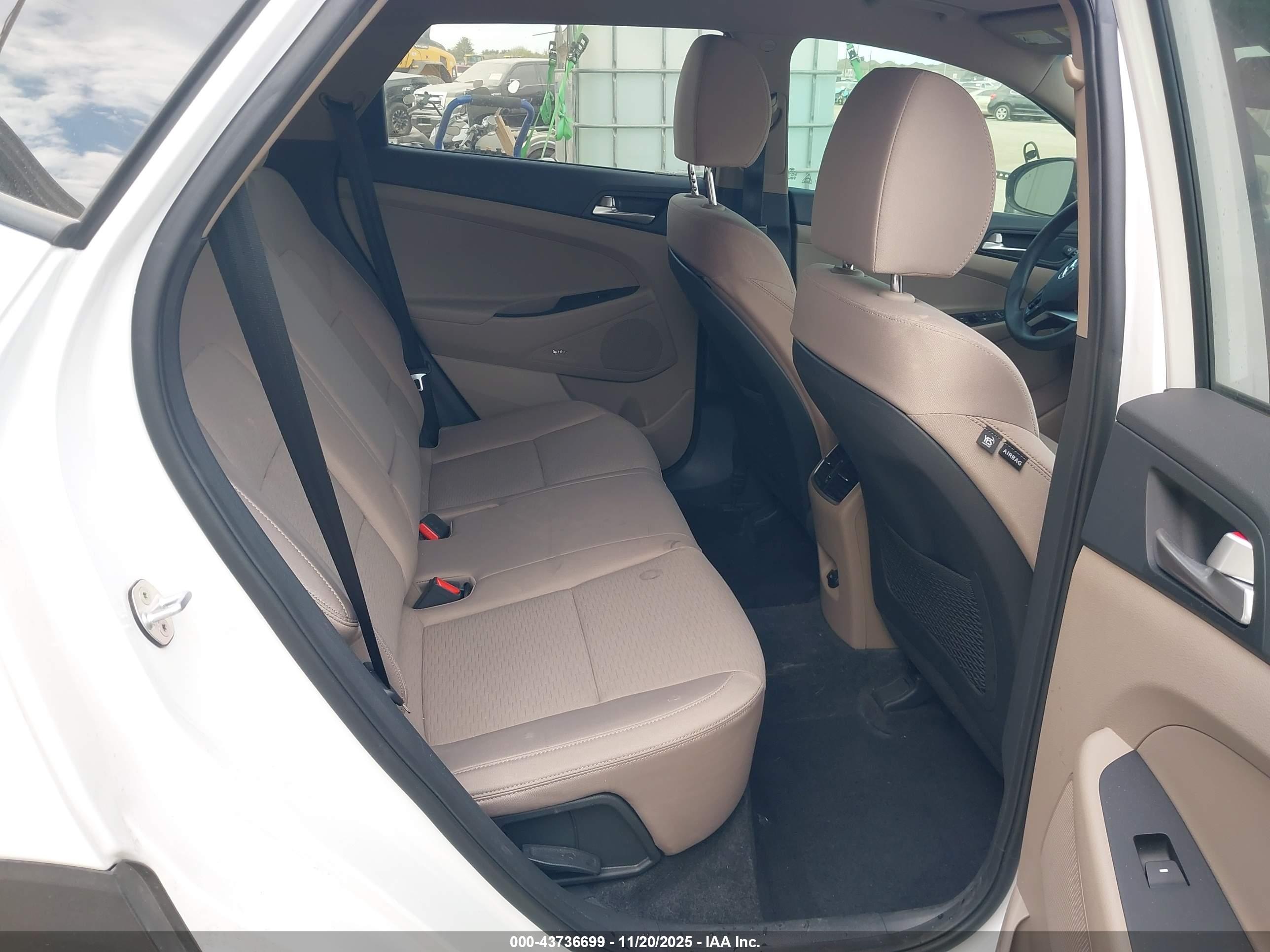 HYUNDAI TUCSON image 8