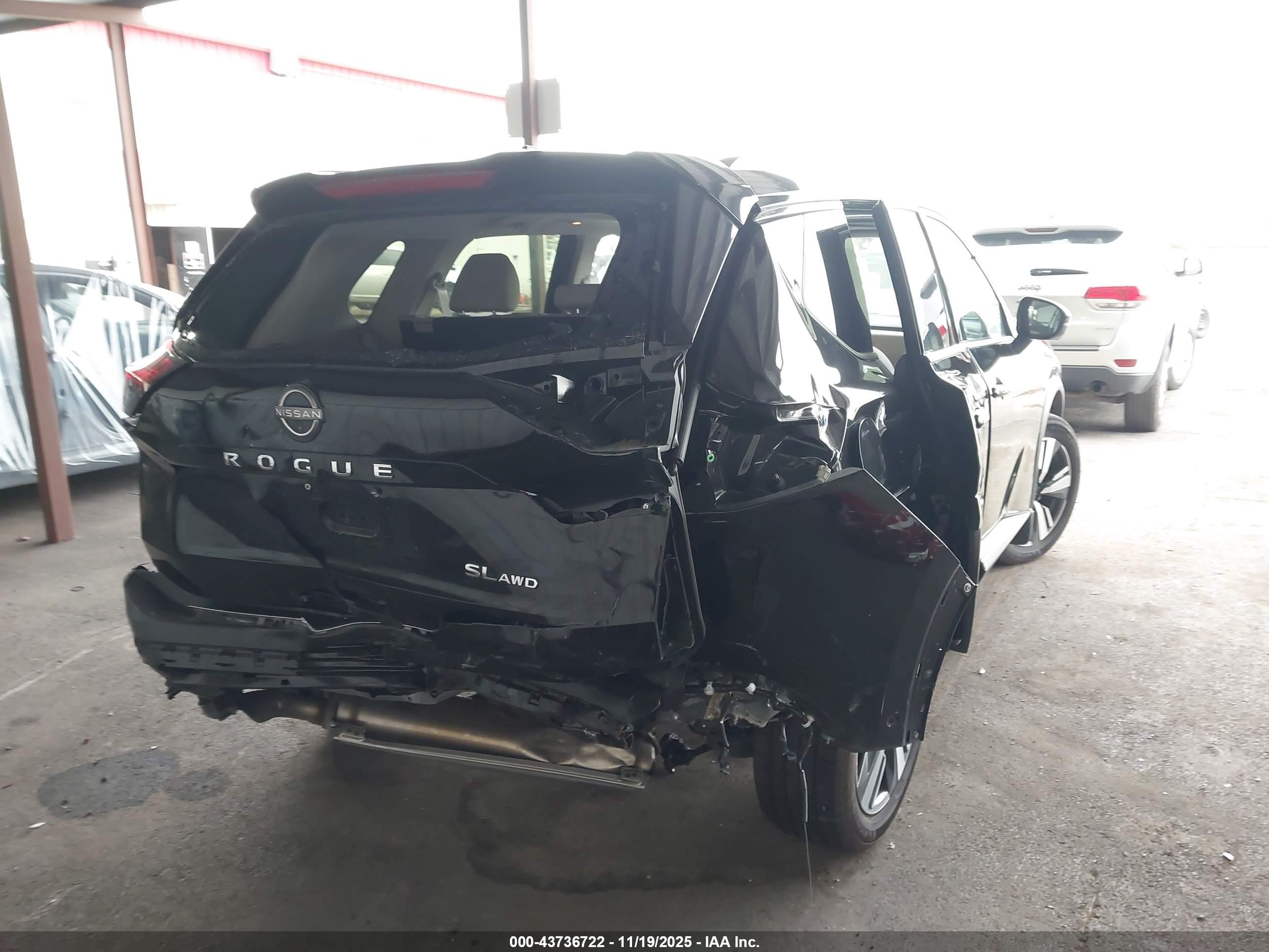 NISSAN ROGUE image 4