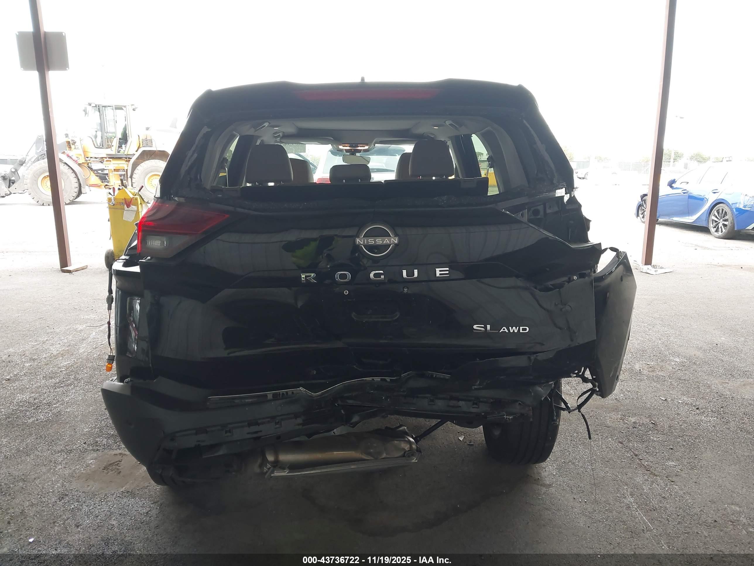 NISSAN ROGUE image 6