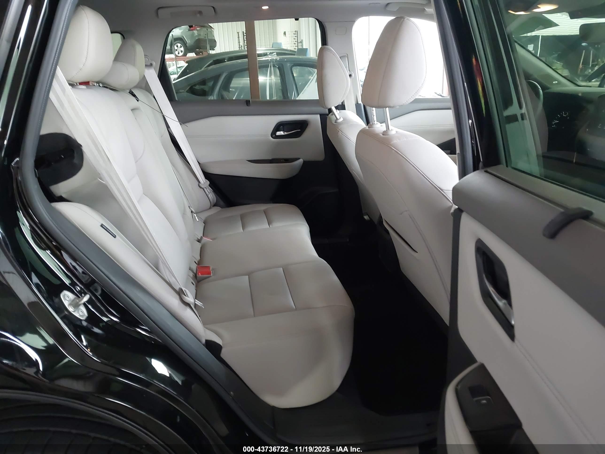 NISSAN ROGUE image 8