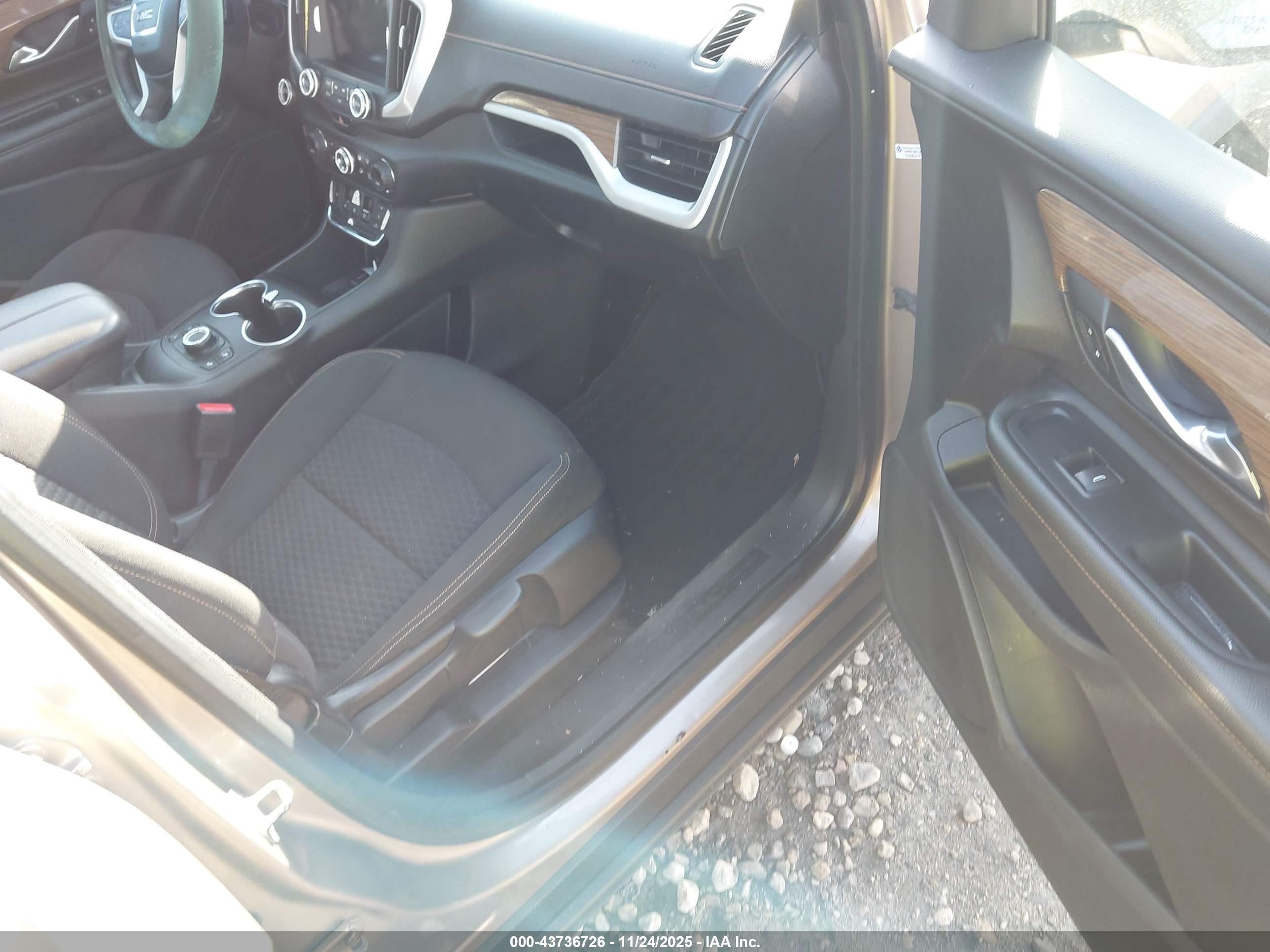 GMC TERRAIN image 5