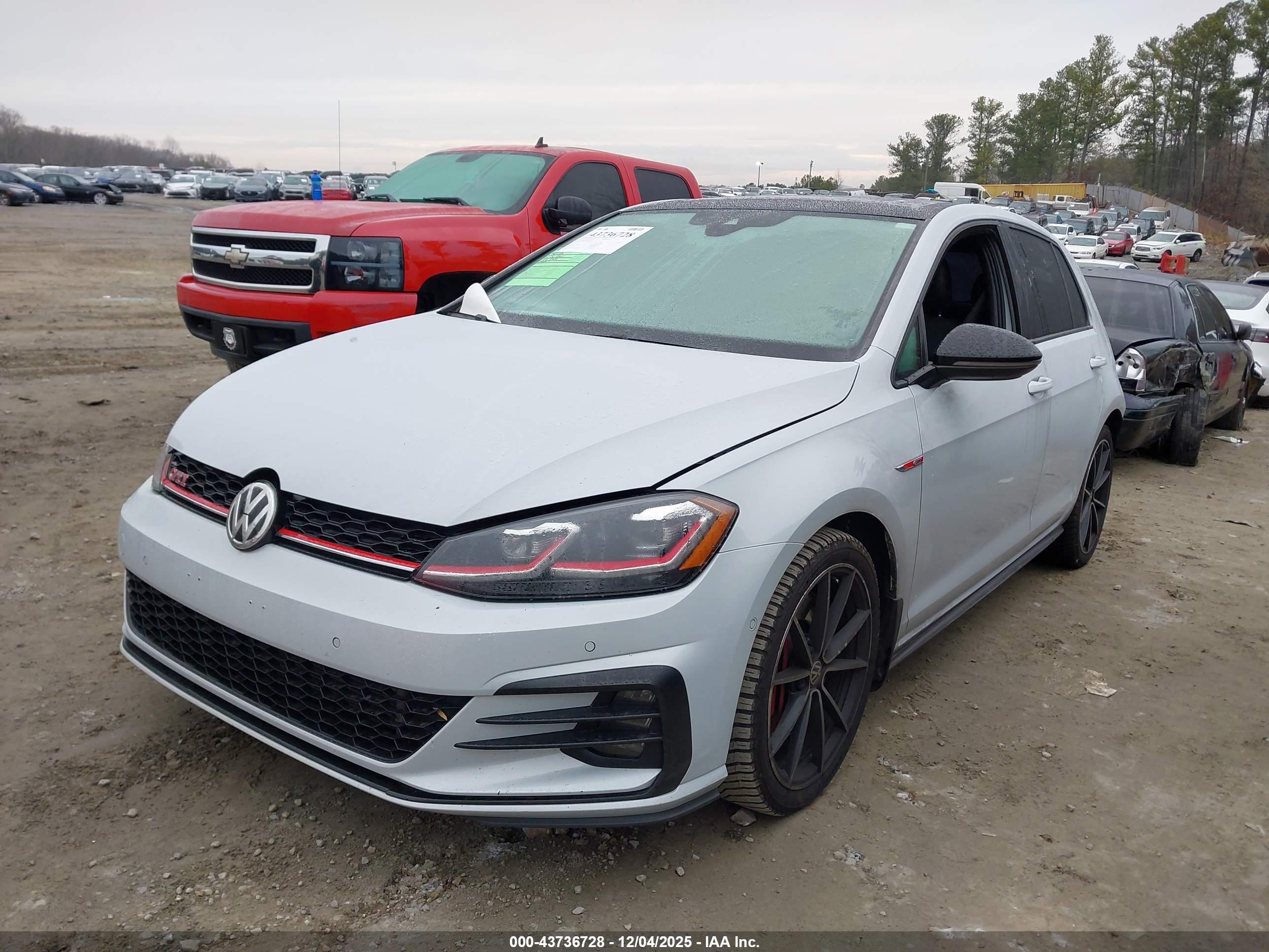 VOLKSWAGEN GOLF image 2