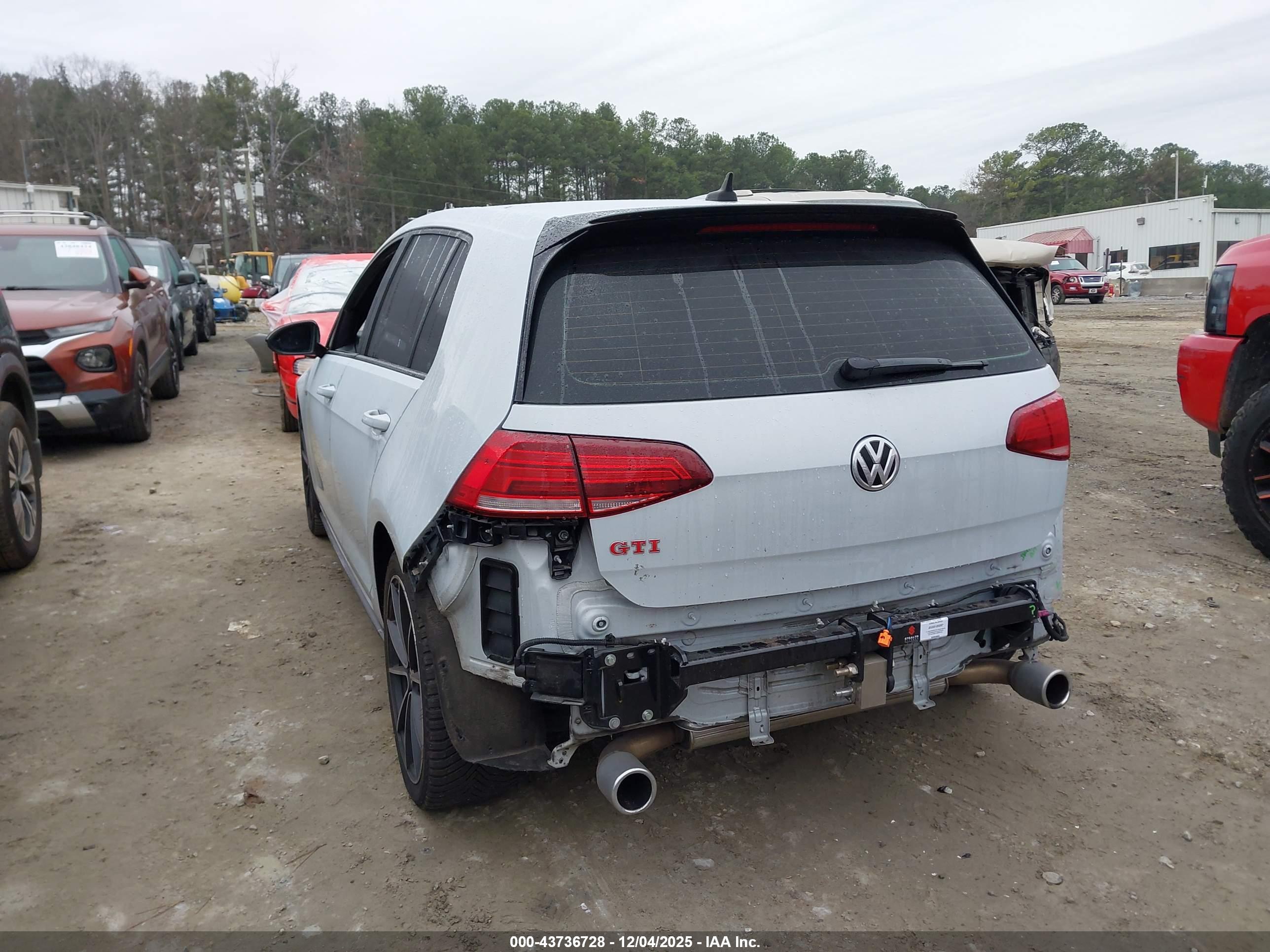 VOLKSWAGEN GOLF image 3