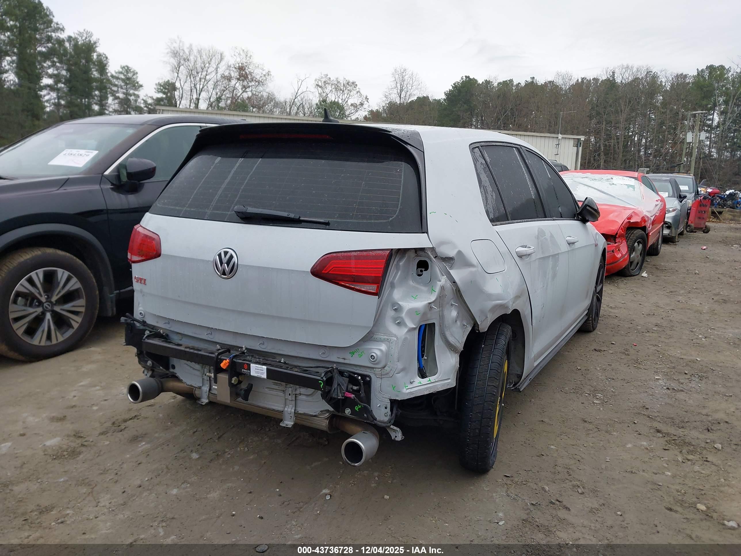 VOLKSWAGEN GOLF image 4