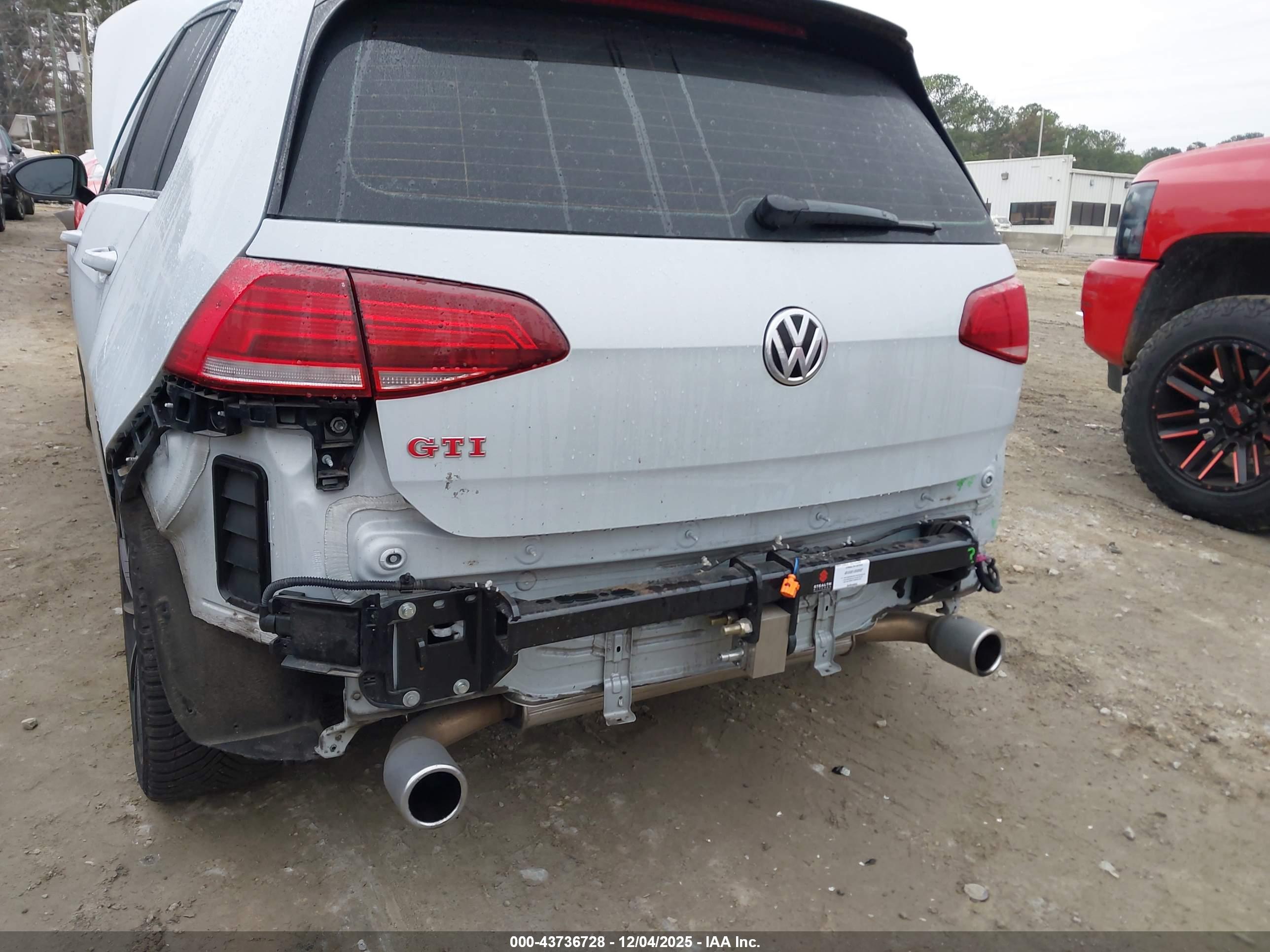 VOLKSWAGEN GOLF image 6