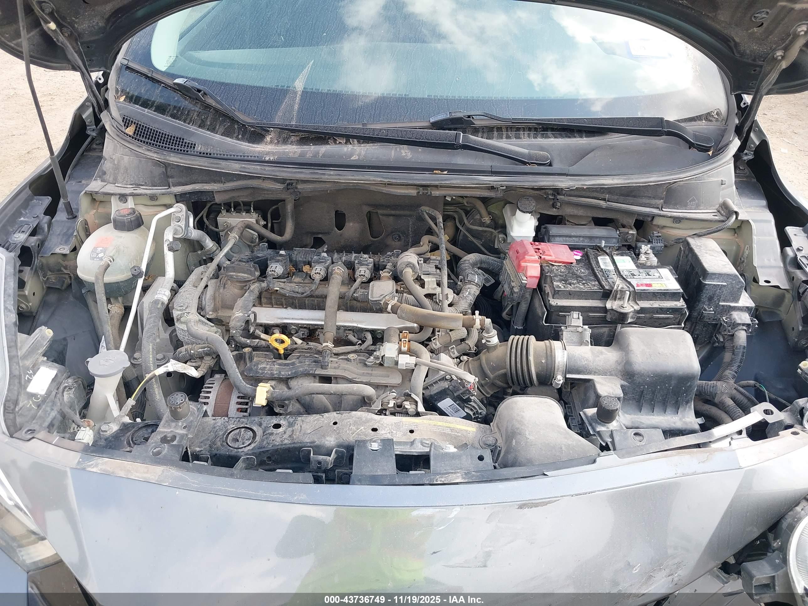 NISSAN VERSA image 10
