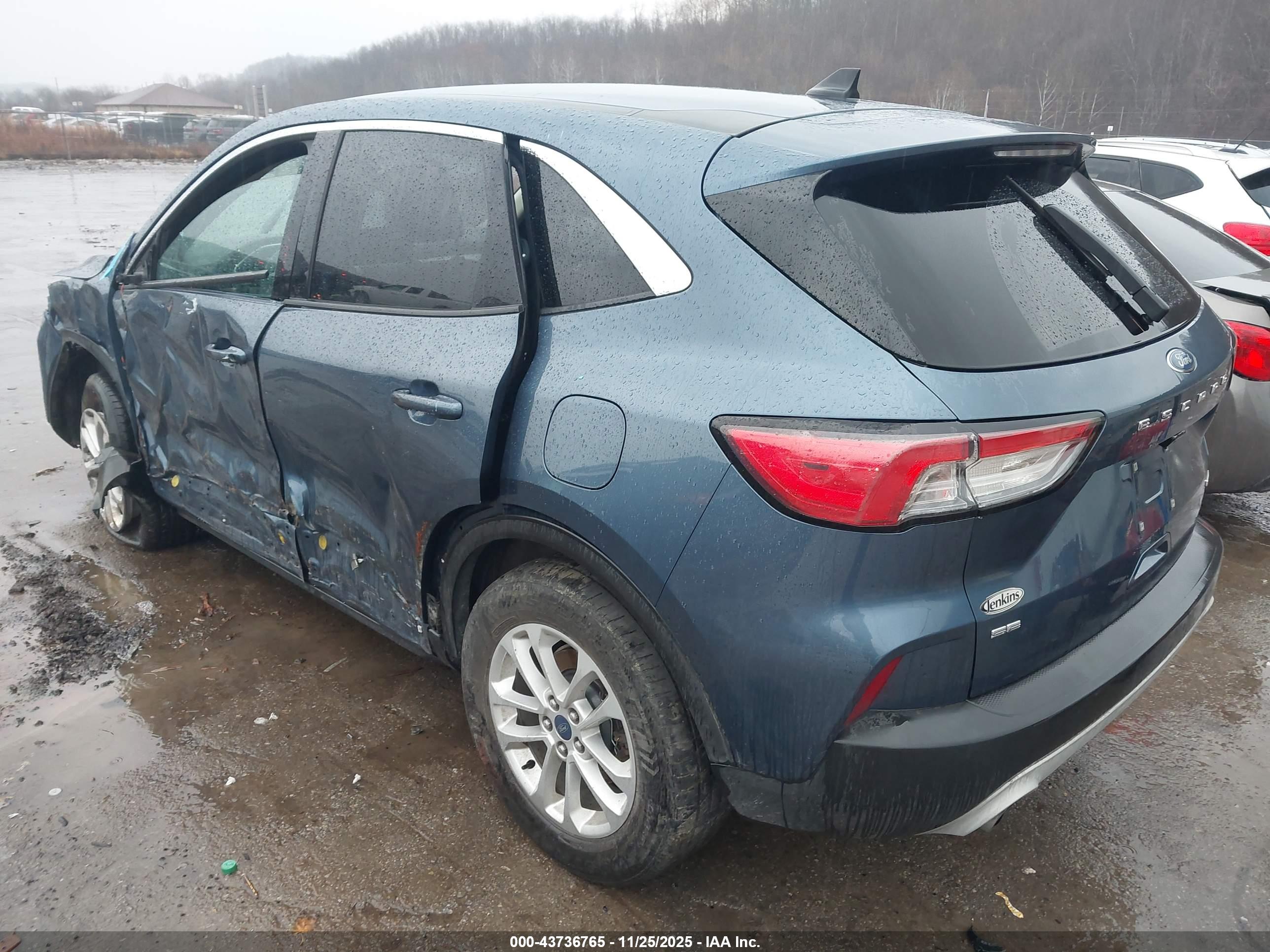 FORD ESCAPE image 3