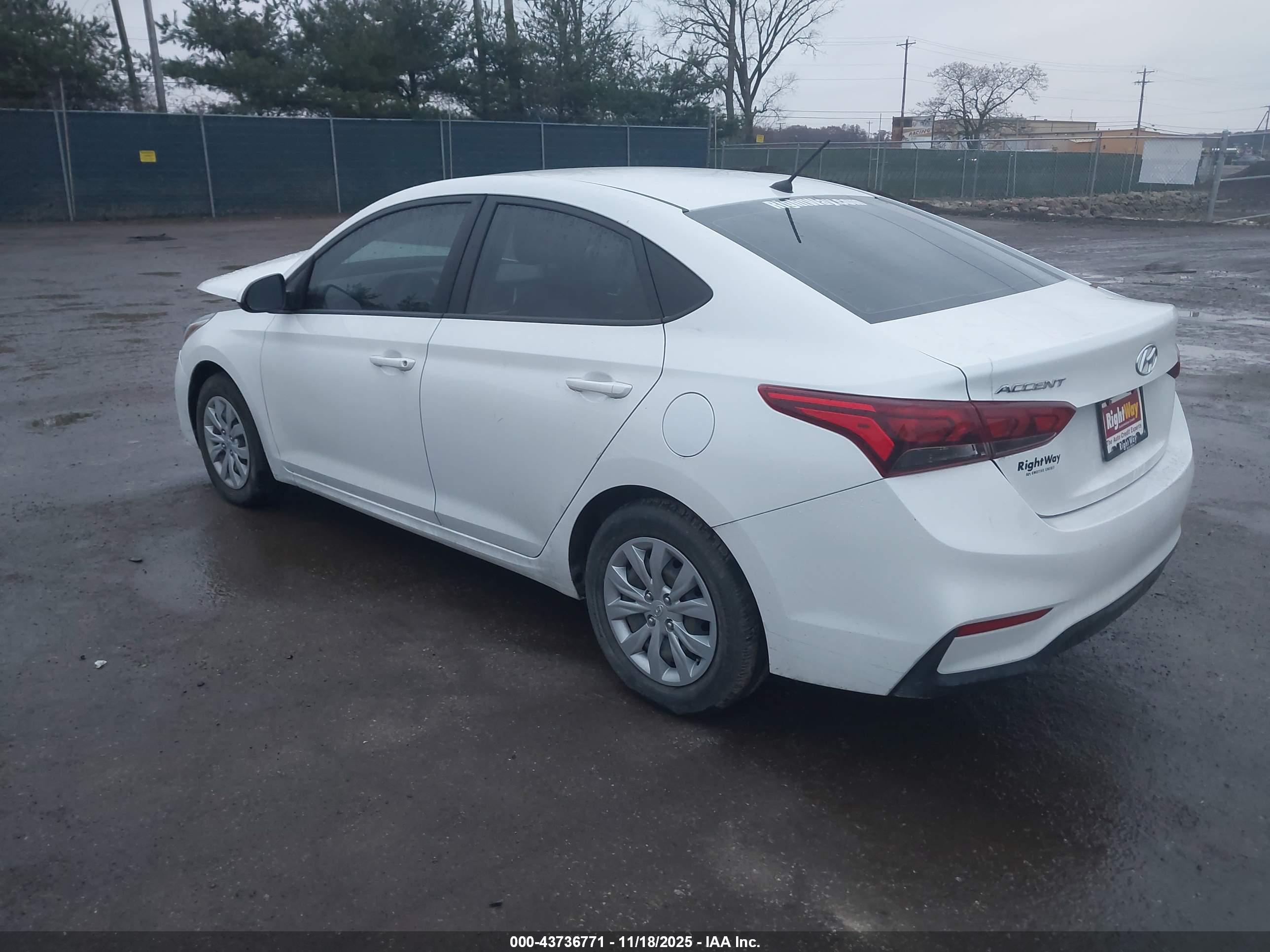 HYUNDAI ACCENT image 3