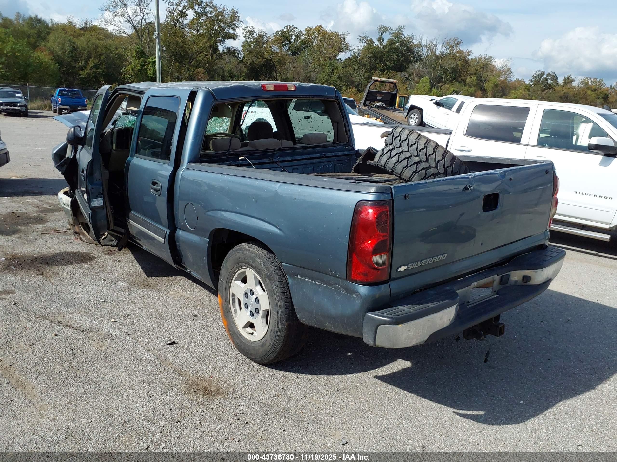 CHEVROLET SILVERADO image 3